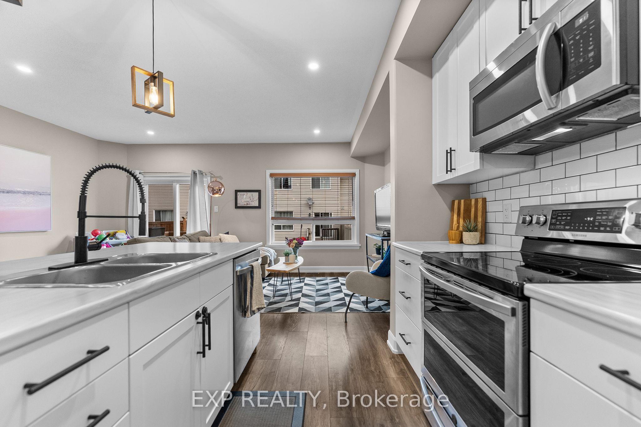 76 Vimy Ridge Crescent Property Photo 12