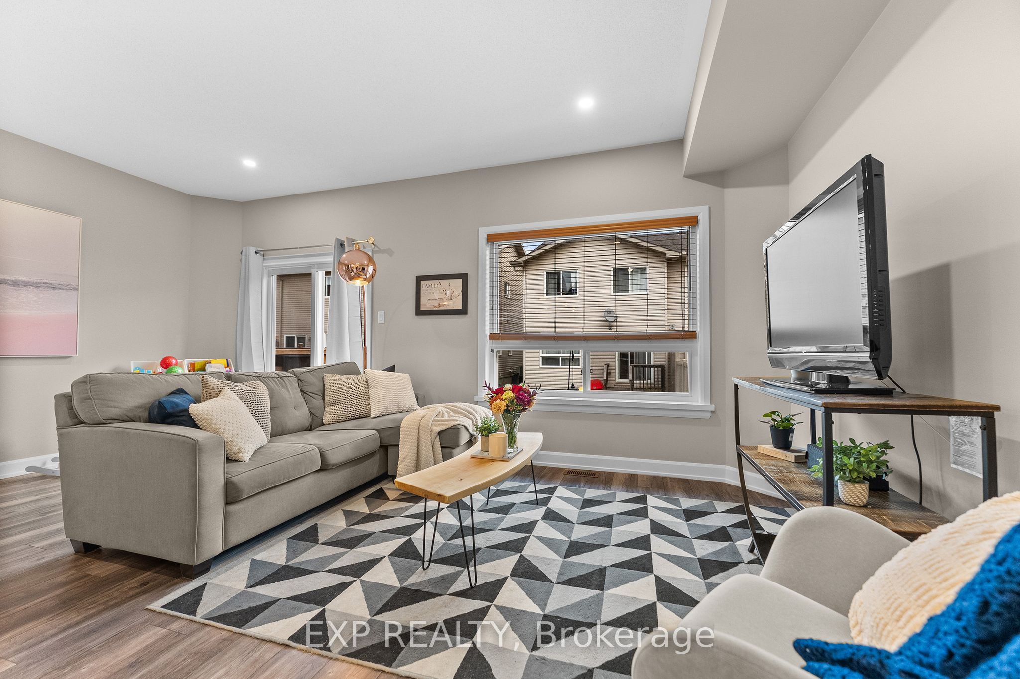76 Vimy Ridge Crescent Property Photo 13