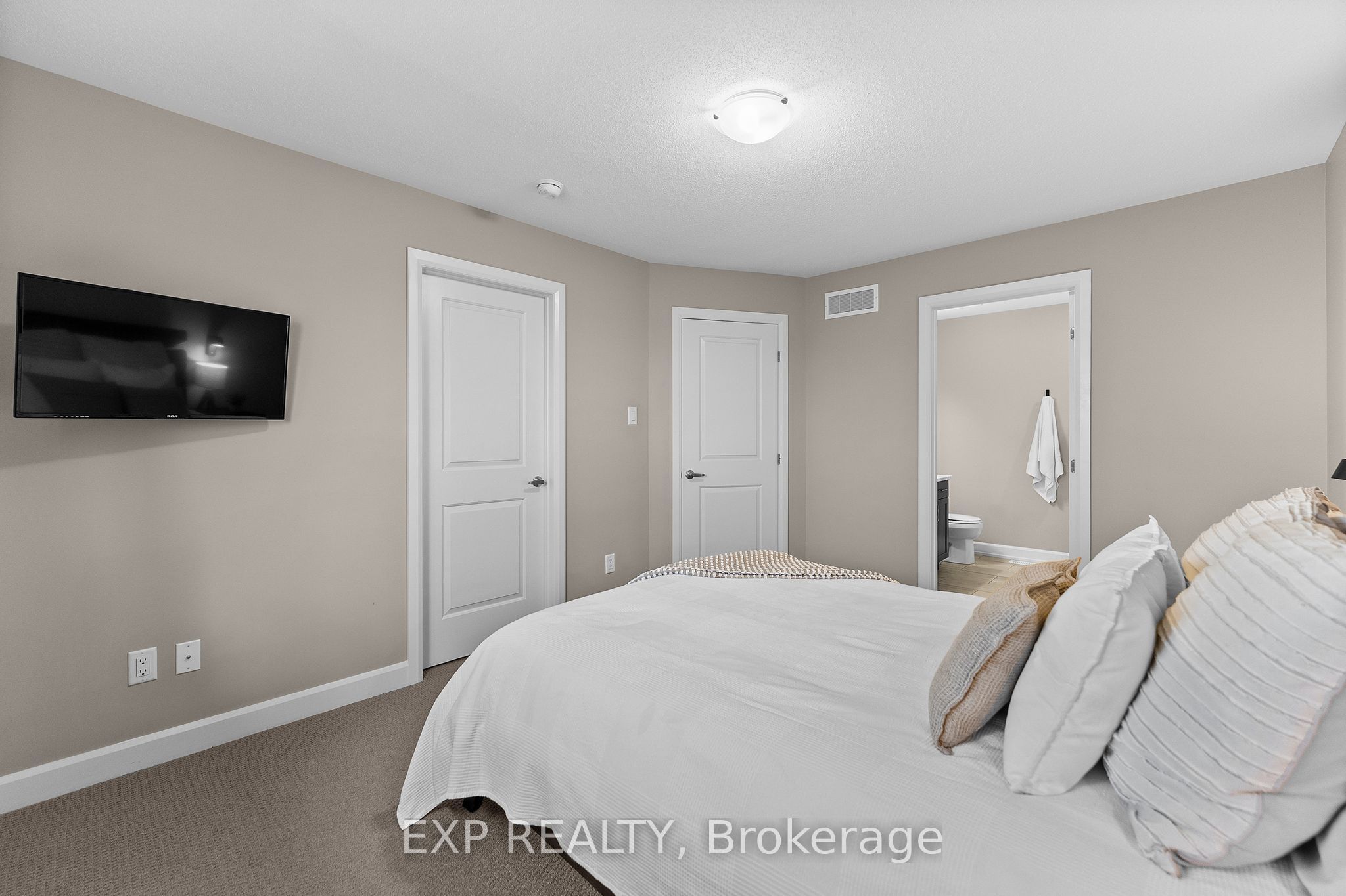 76 Vimy Ridge Crescent Property Photo 22