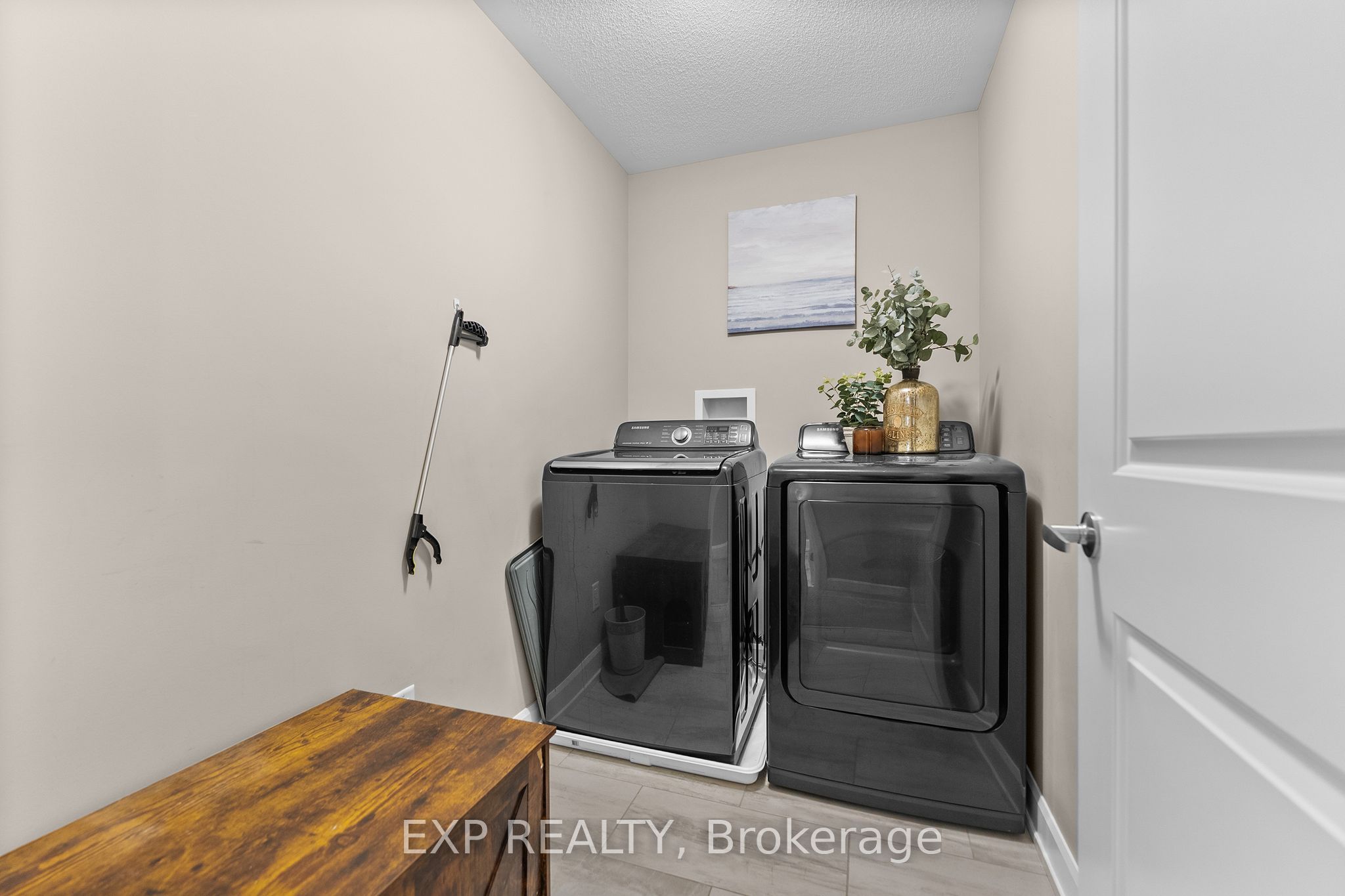 76 Vimy Ridge Crescent Property Photo 25