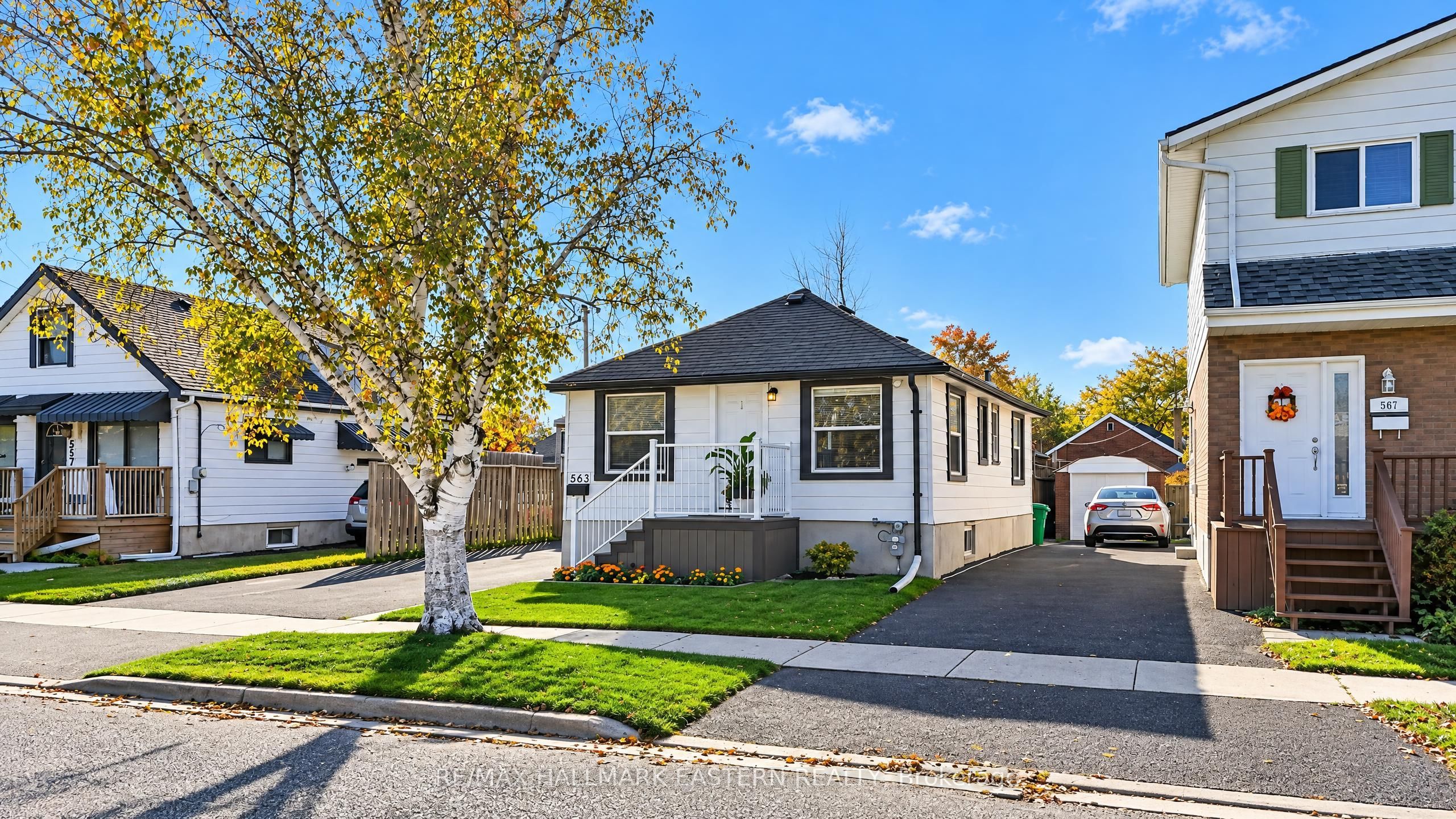 563 Howden Street Property Photo 3