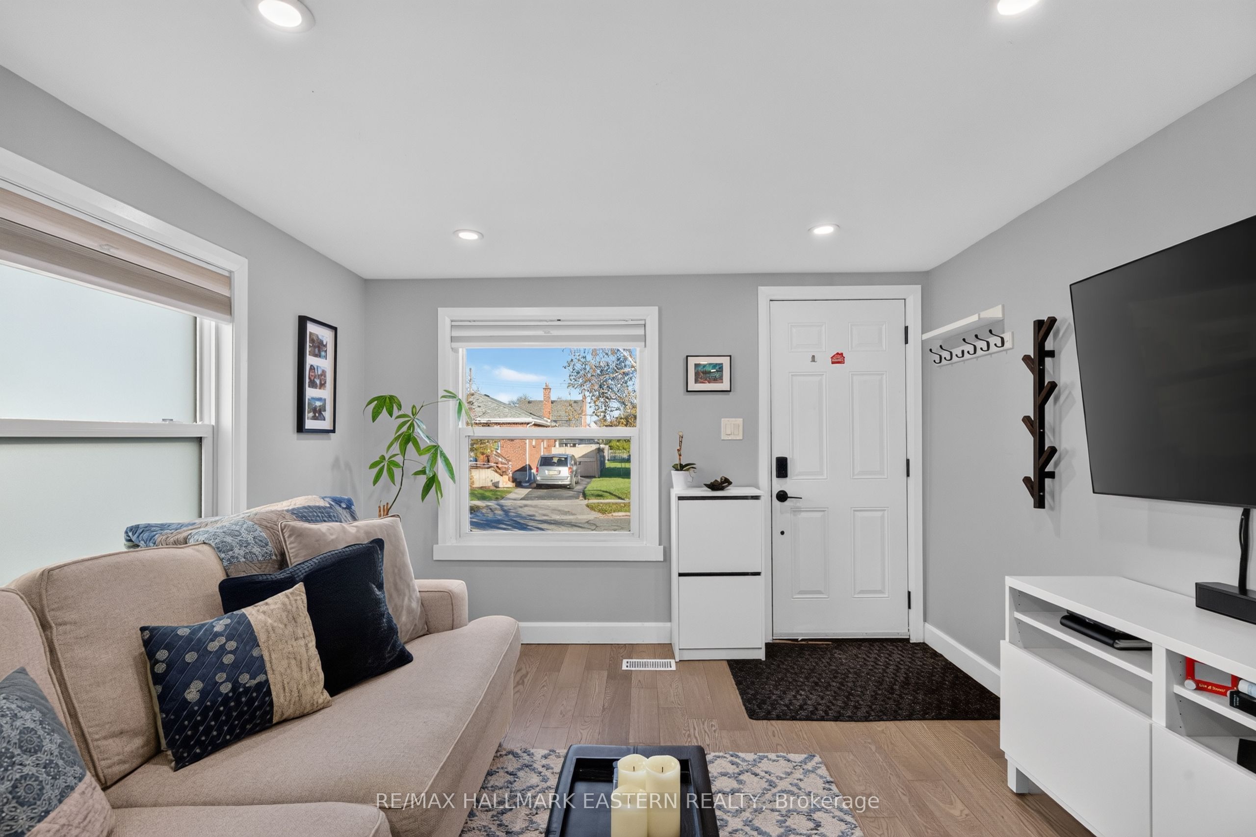 563 Howden Street Property Photo 6