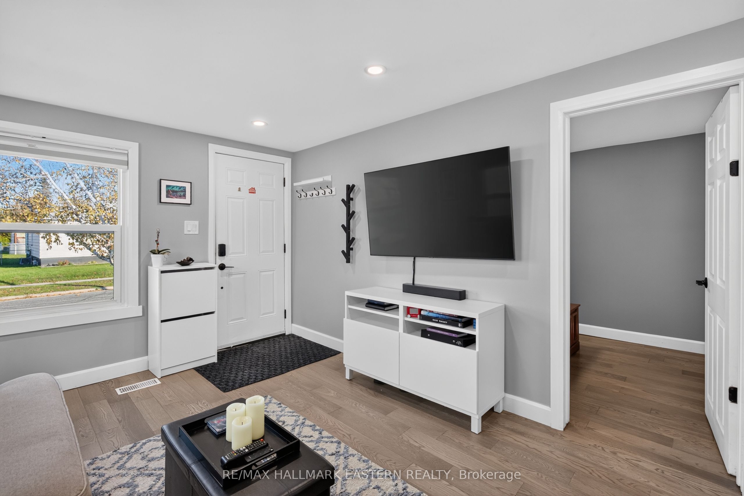563 Howden Street Property Photo 9
