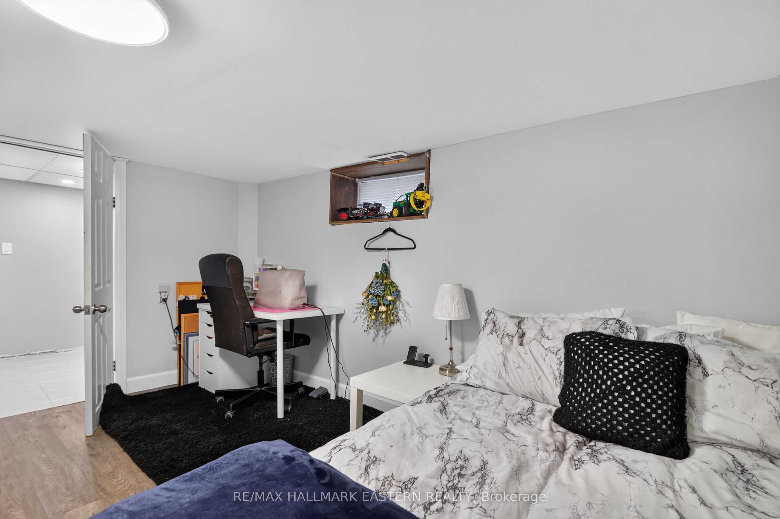 563 Howden Street Property Photo 28