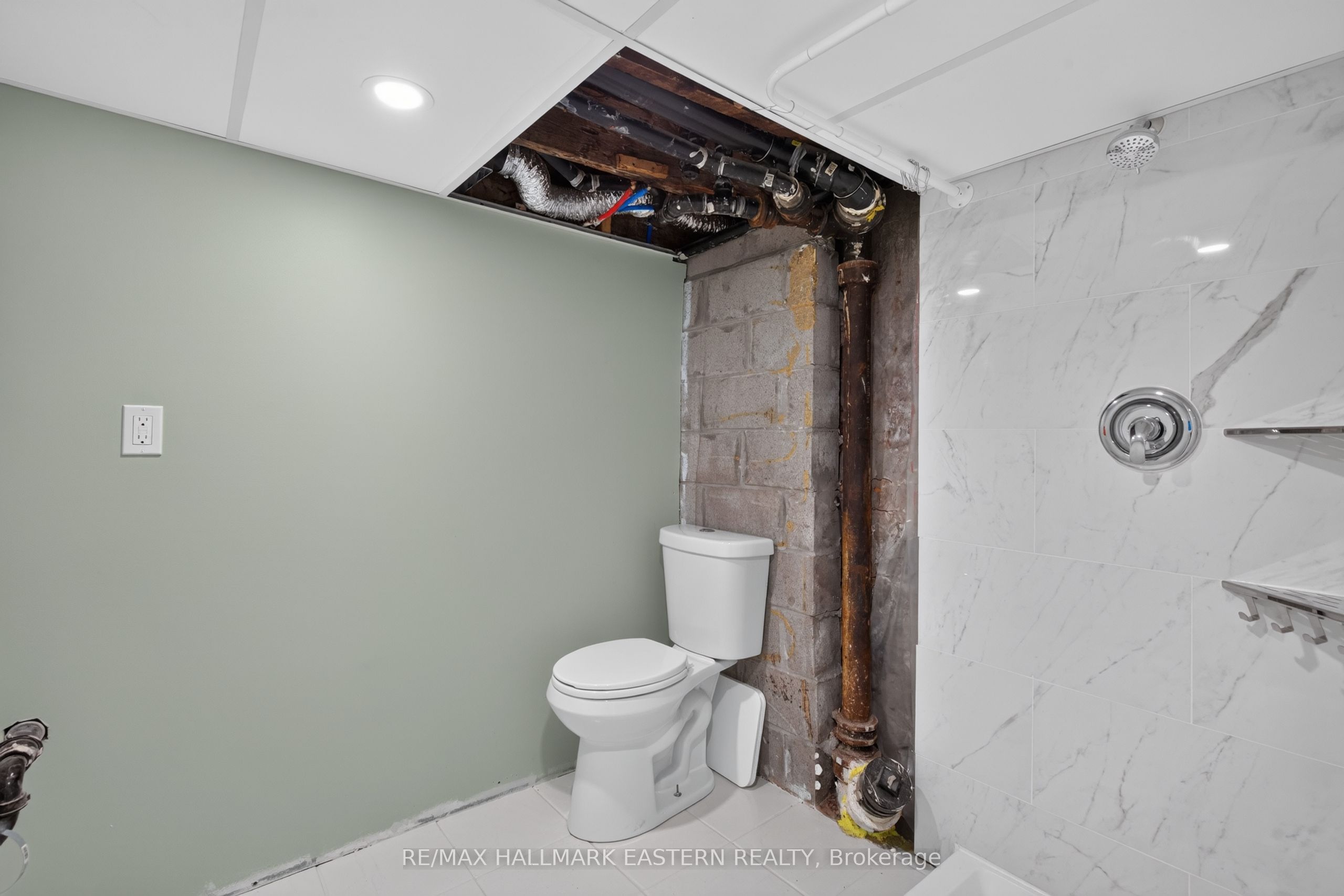 563 Howden Street Property Photo 29