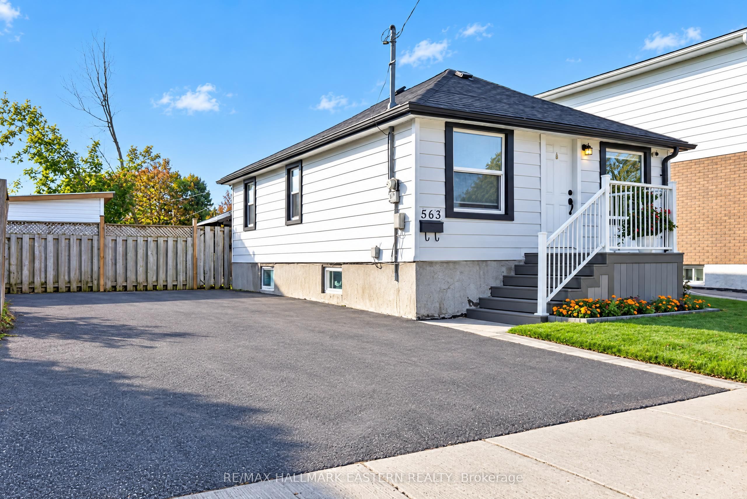 563 Howden Street Property Photo 32