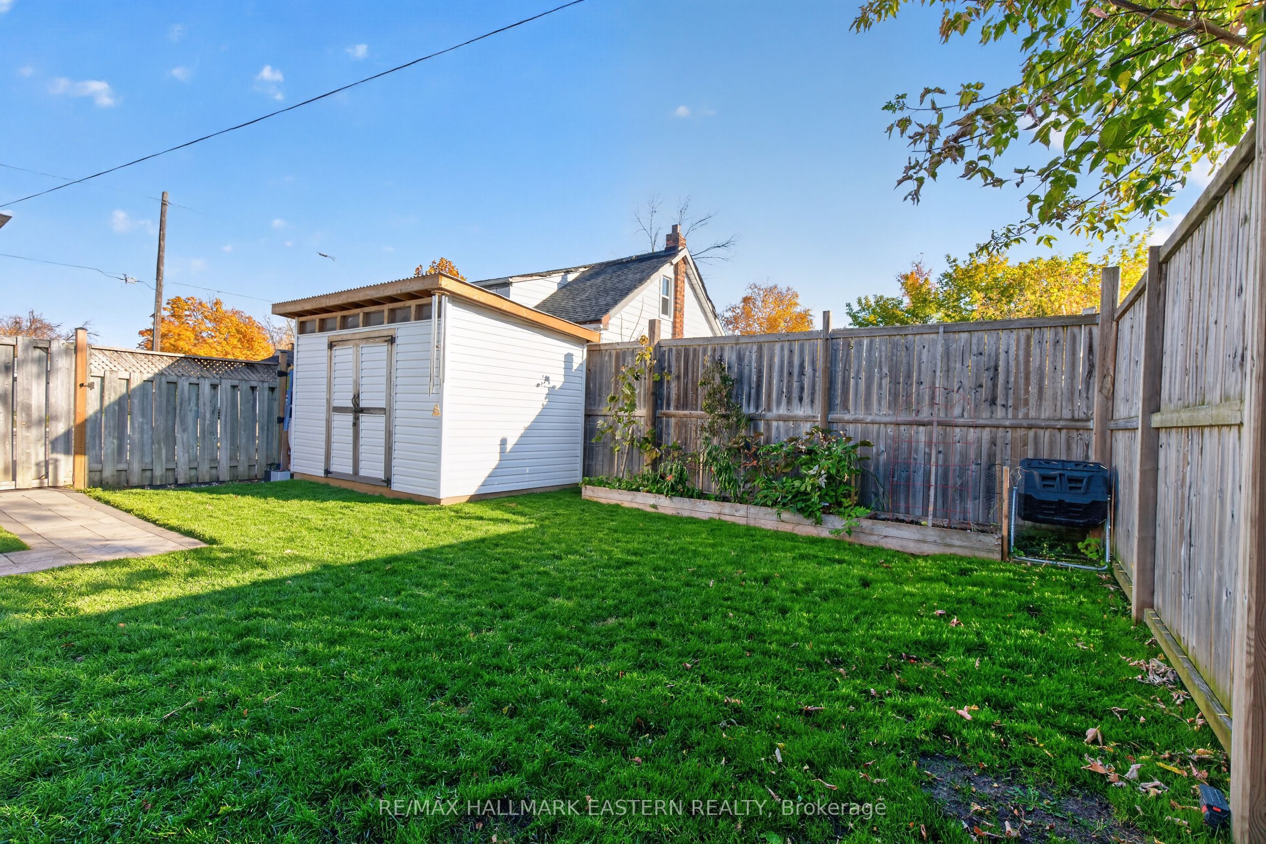 563 Howden Street Property Photo 38