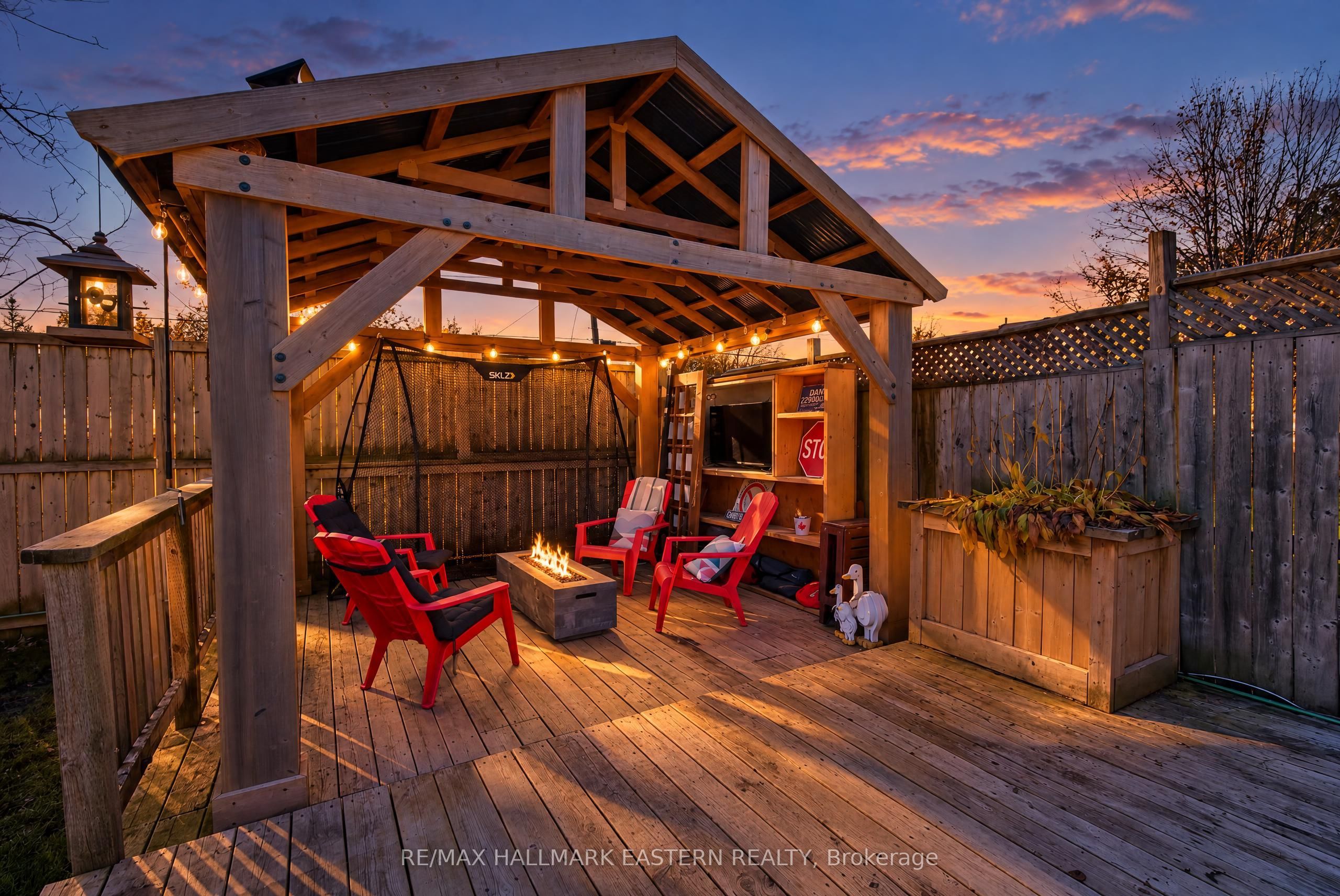 563 Howden Street Property Photo 40