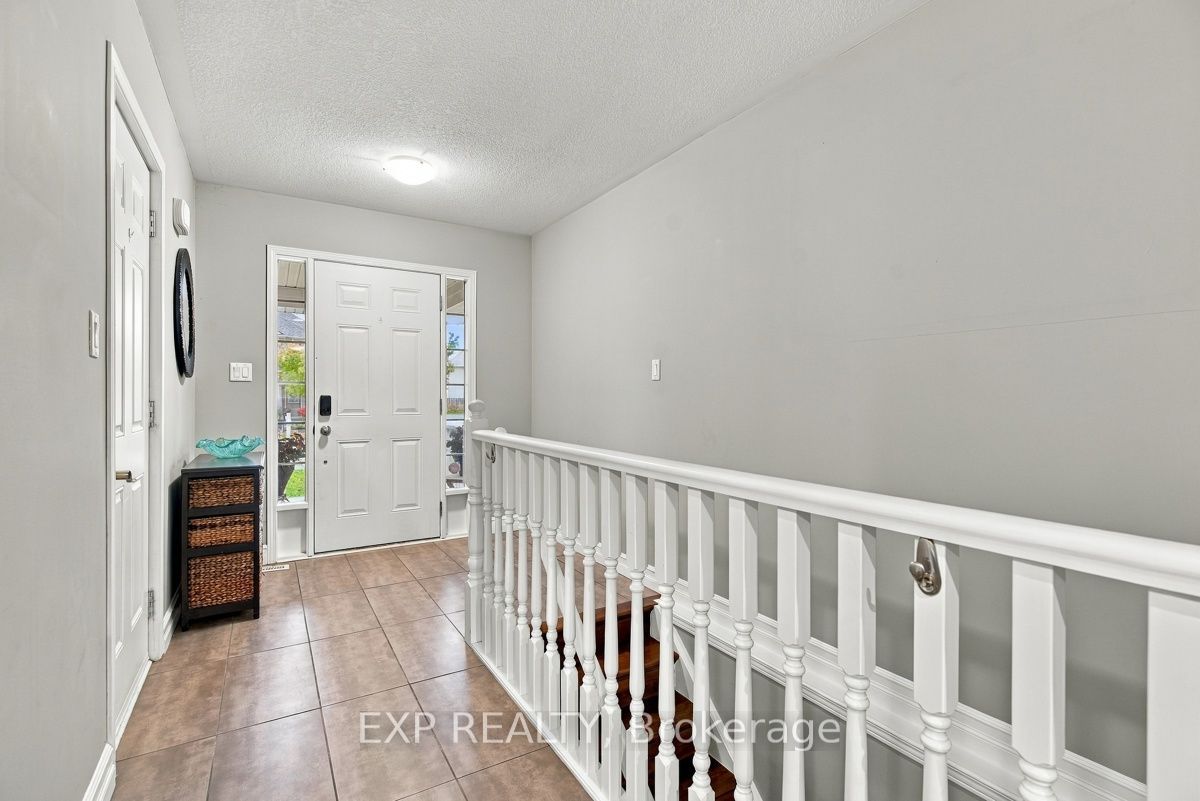 969 Bitterbush Crescent Property Photo 5
