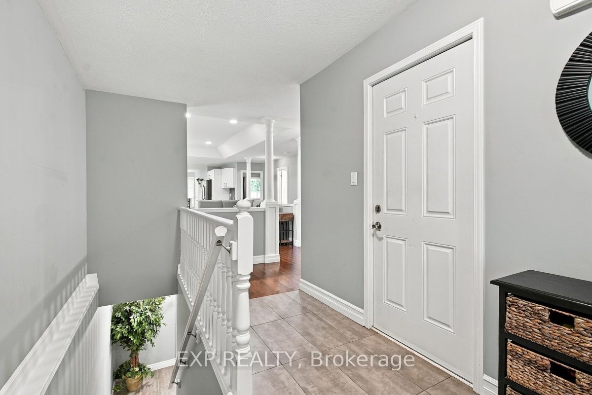 969 Bitterbush Crescent Property Photo 6