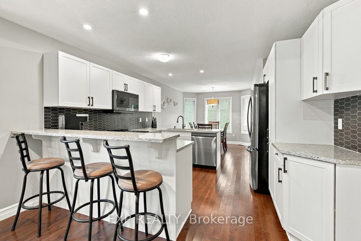 969 Bitterbush Crescent Property Photo 13