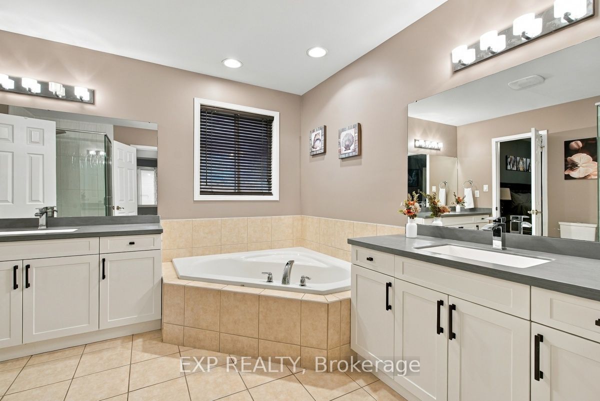 969 Bitterbush Crescent Property Photo 22