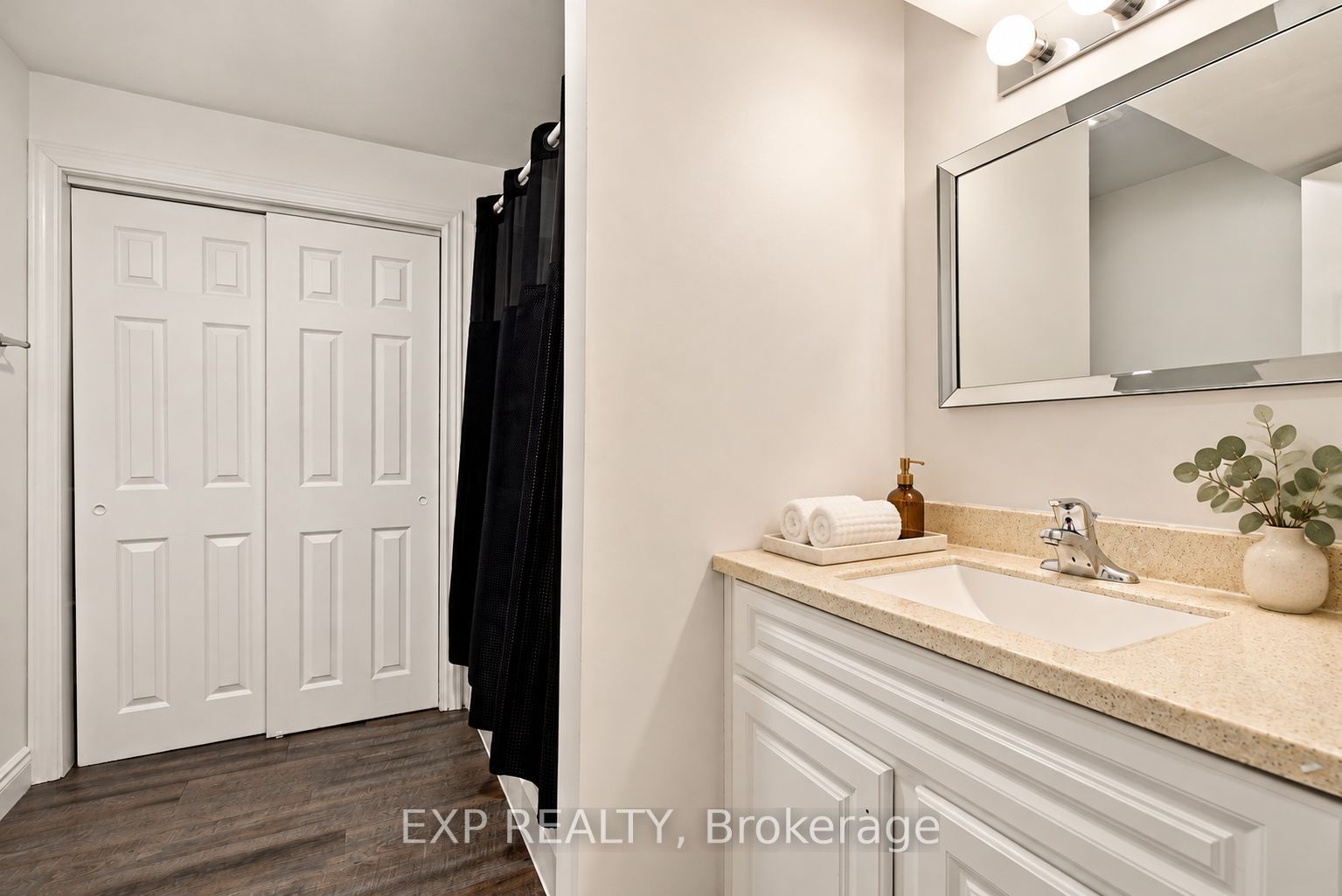 969 Bitterbush Crescent Property Photo 32