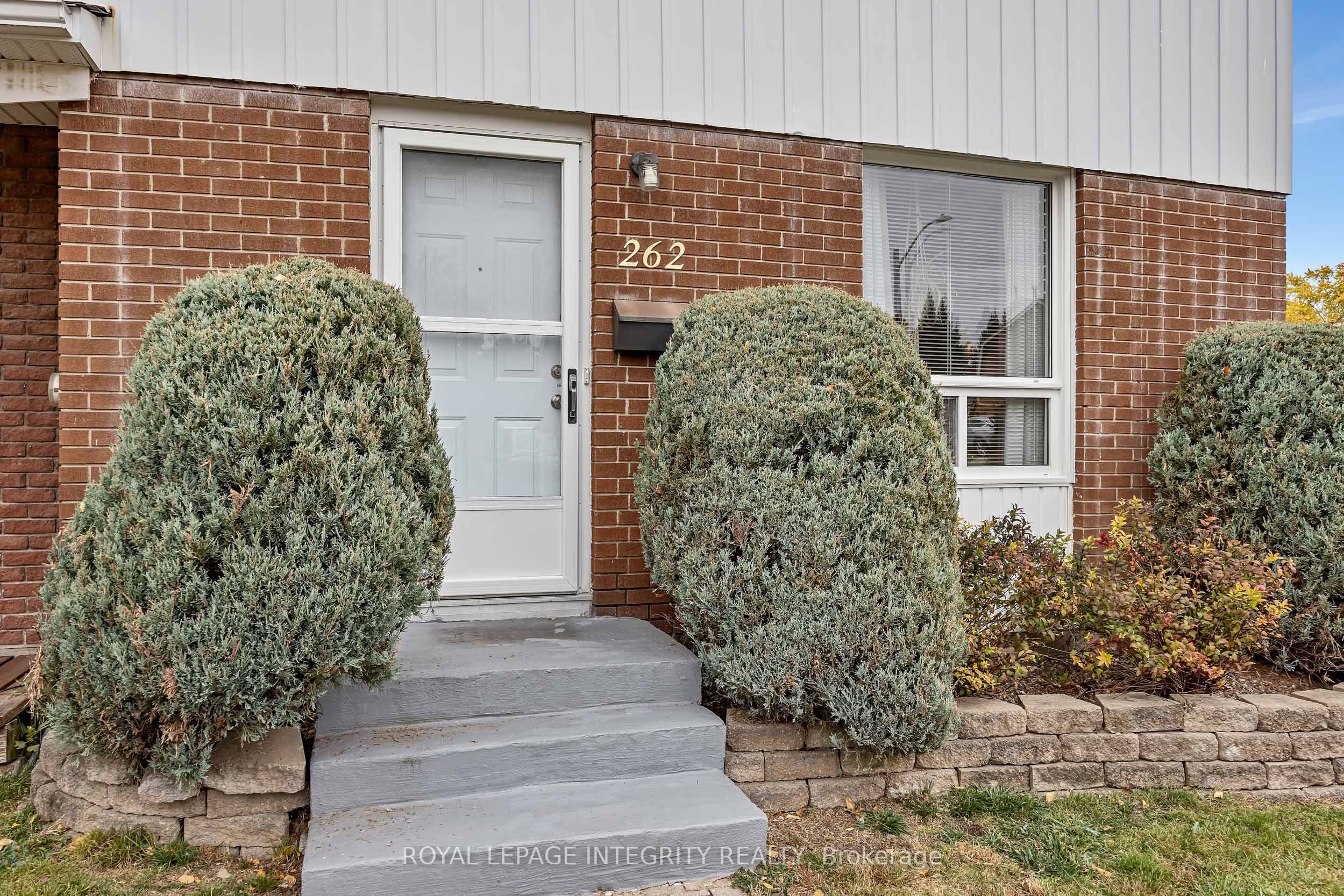 262 Edward Street S Property Photo 2