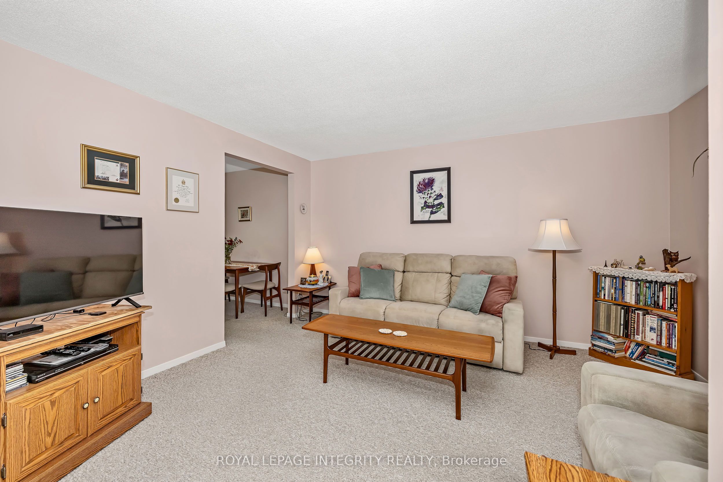 262 Edward Street S Property Photo 6