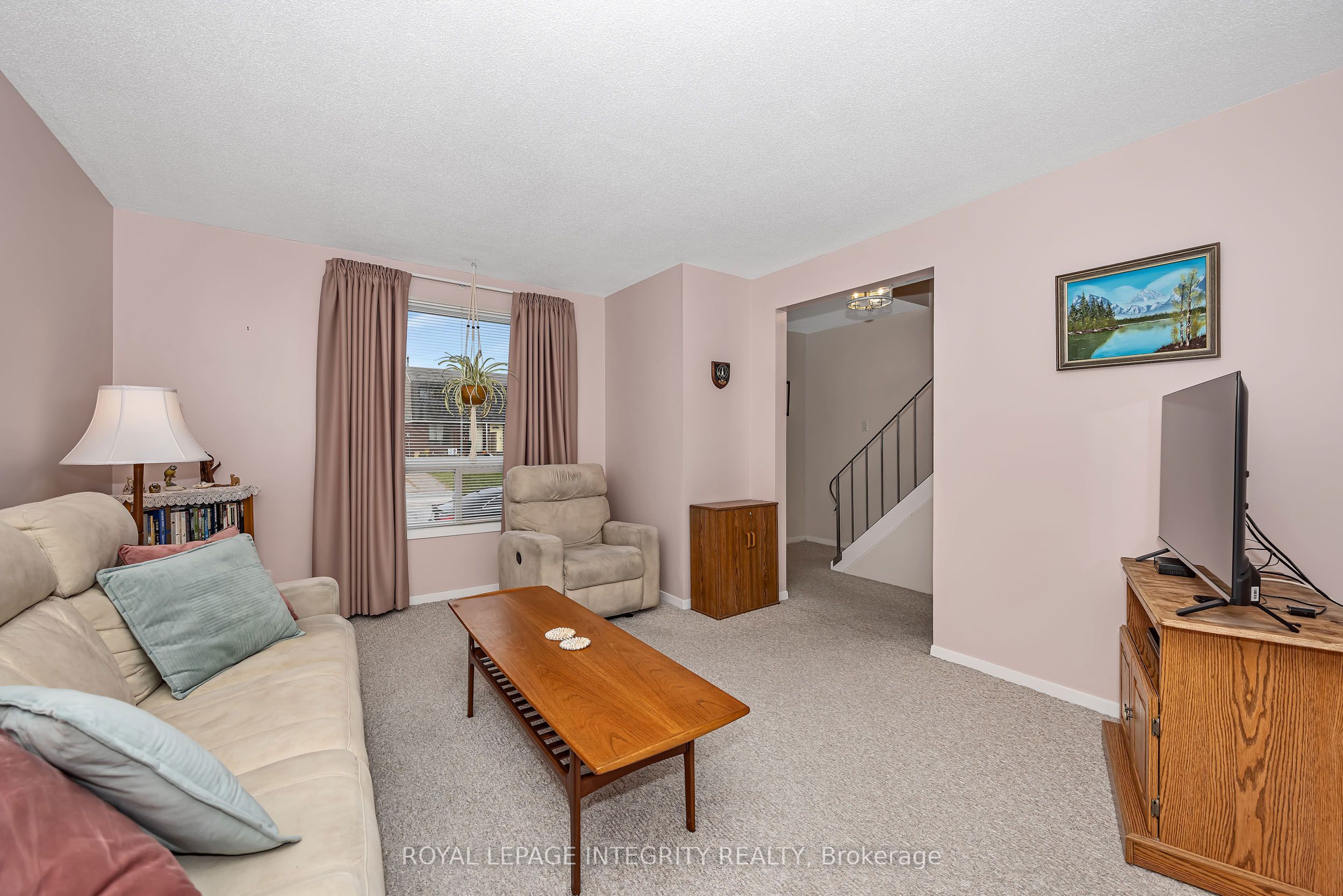 262 Edward Street S Property Photo 7