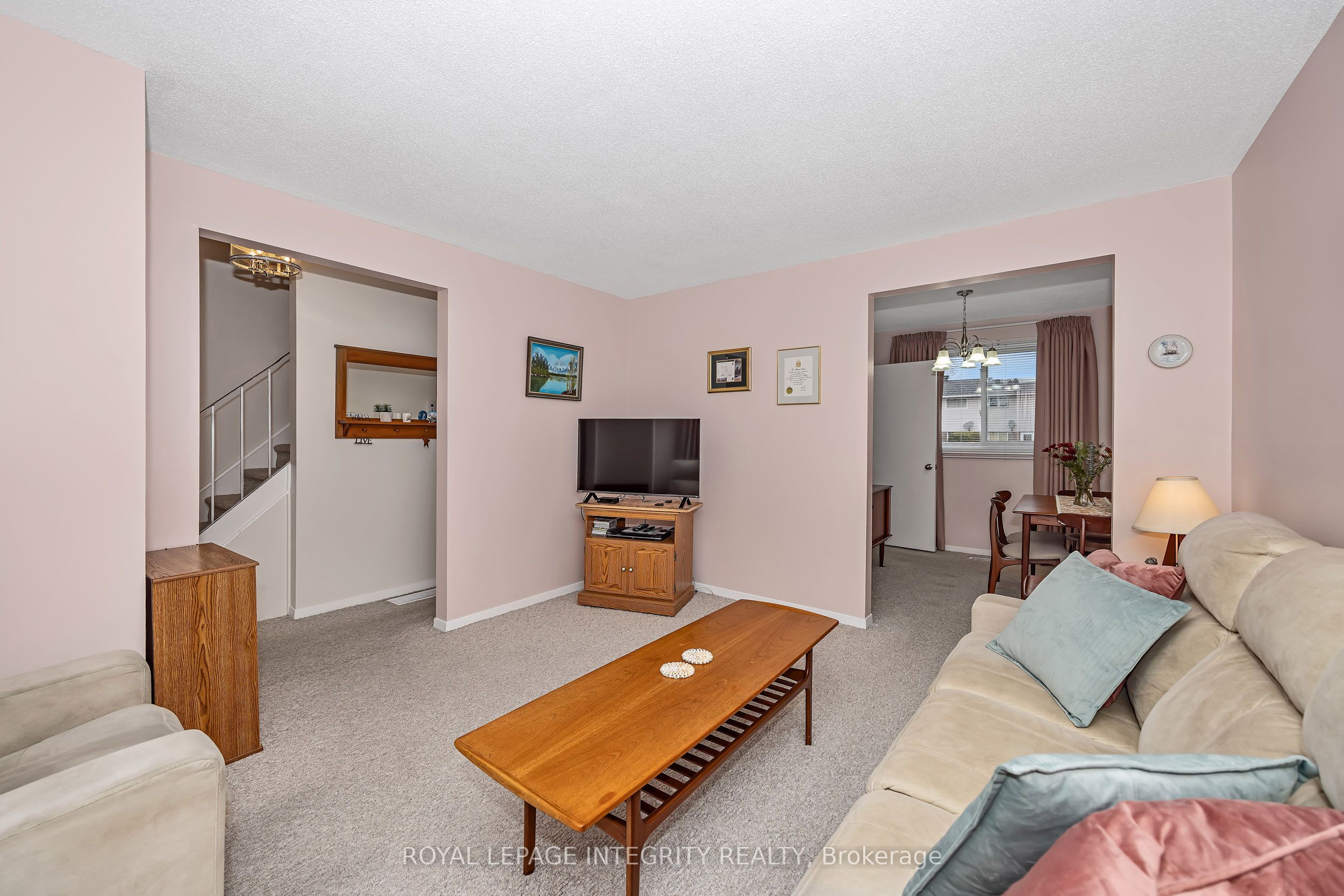 262 Edward Street S Property Photo 8