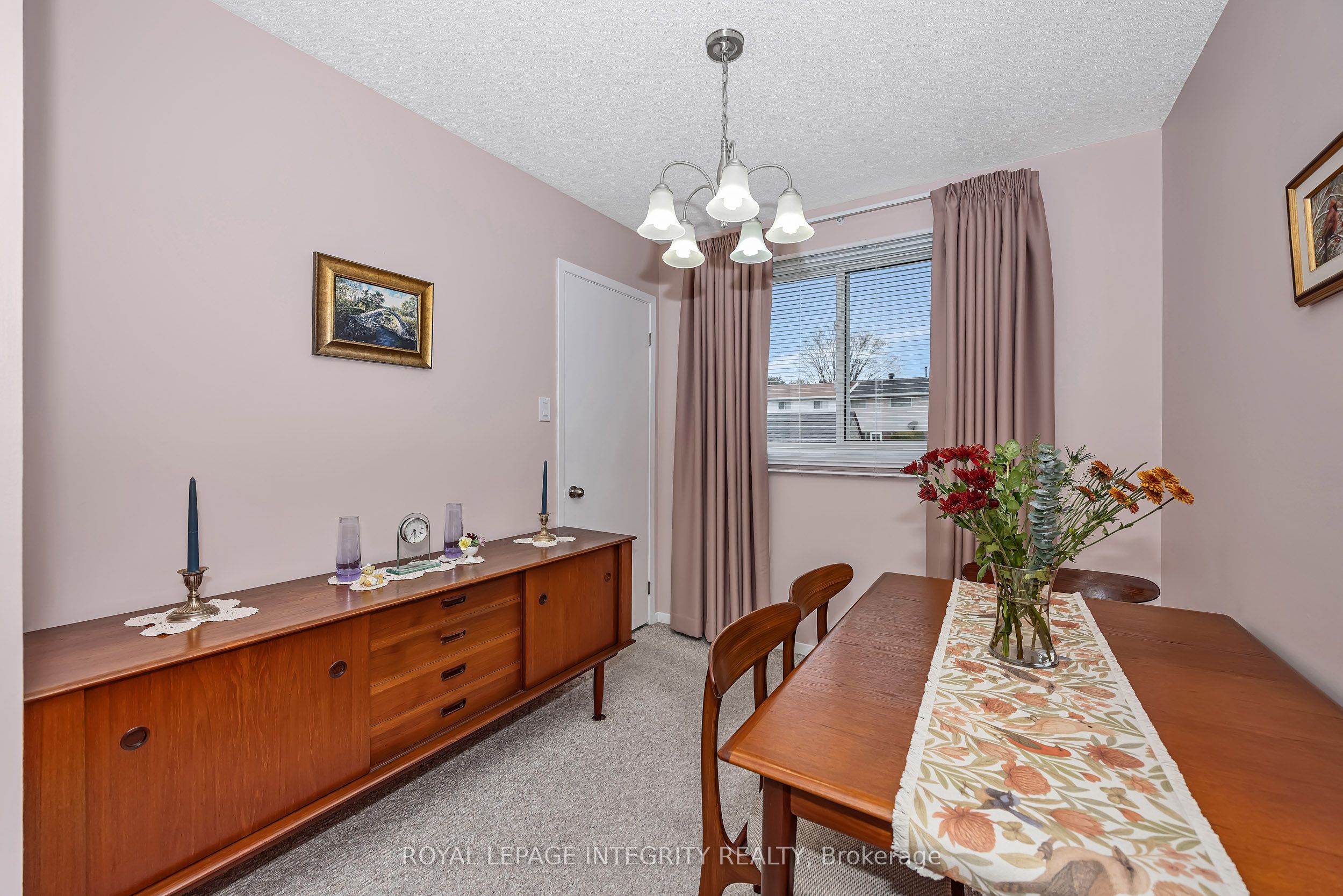 262 Edward Street S Property Photo 9