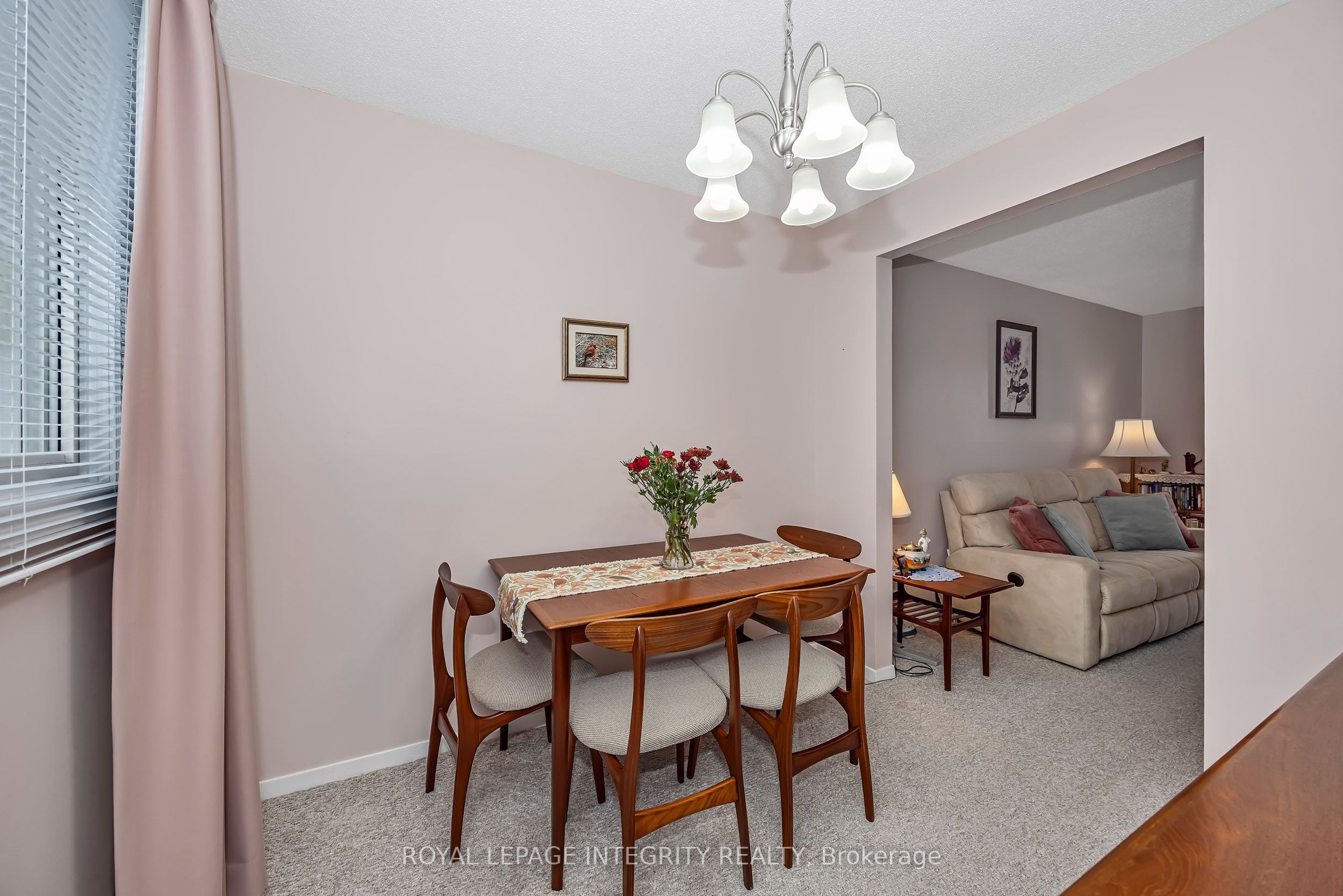 262 Edward Street S Property Photo 11