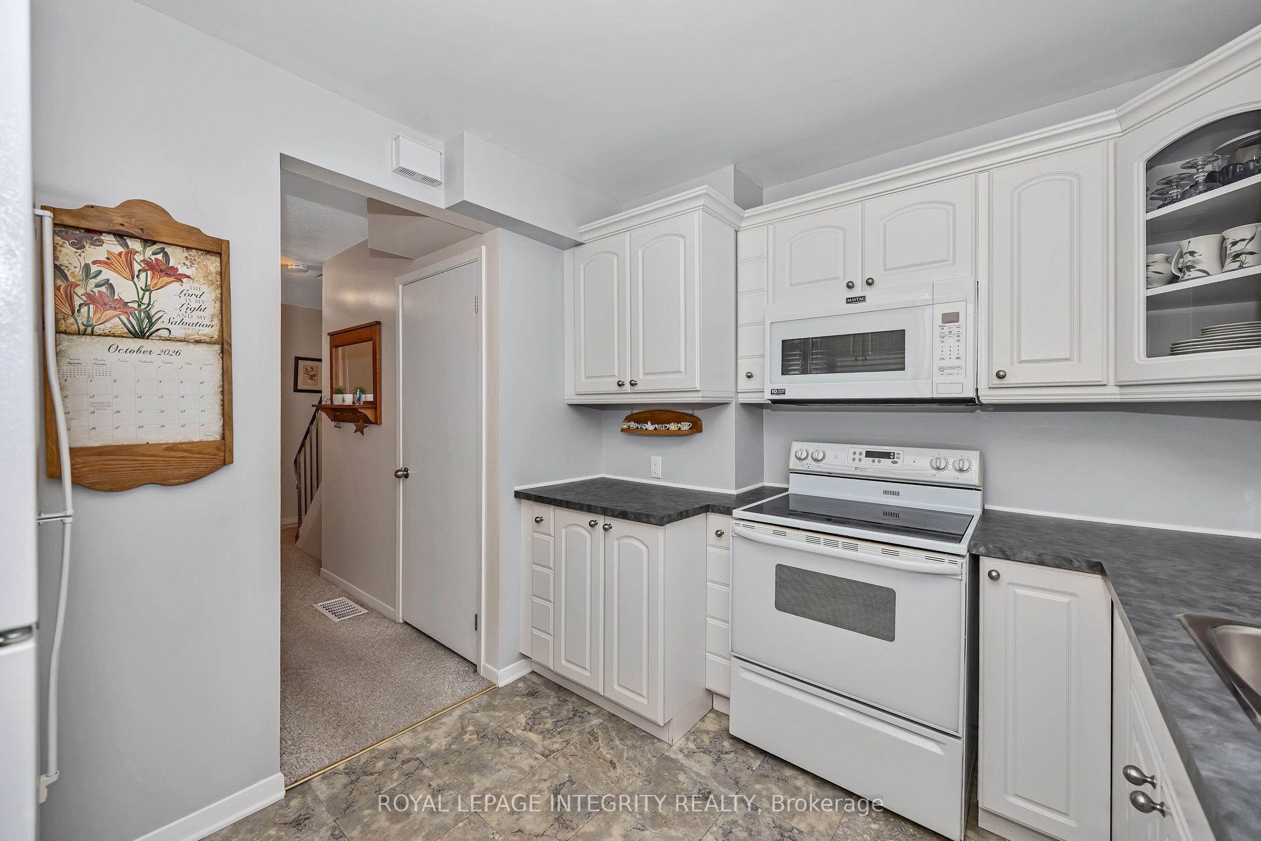 262 Edward Street S Property Photo 12