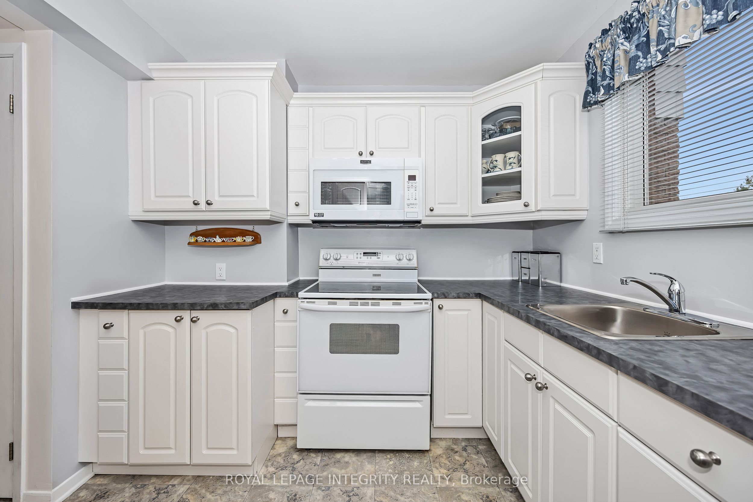 262 Edward Street S Property Photo 16