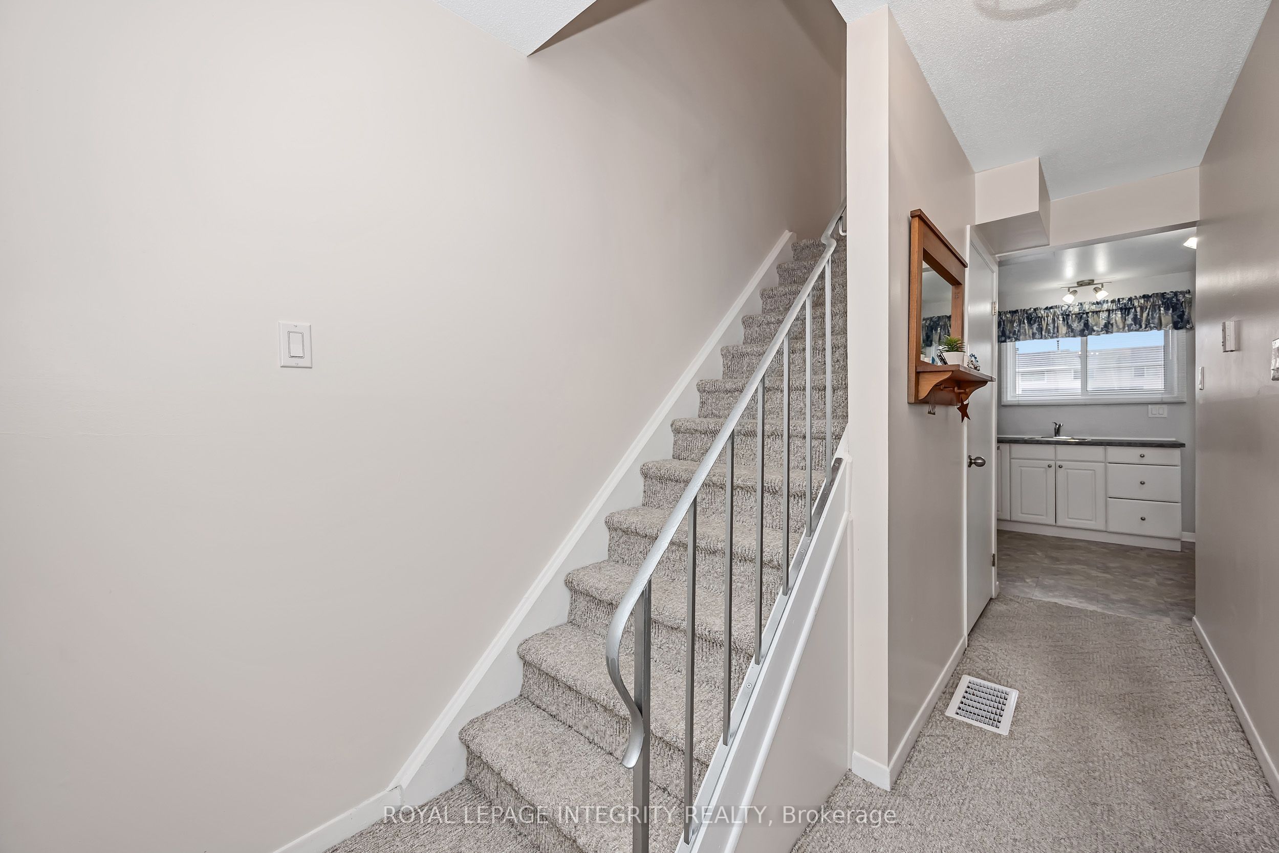 262 Edward Street S Property Photo 17