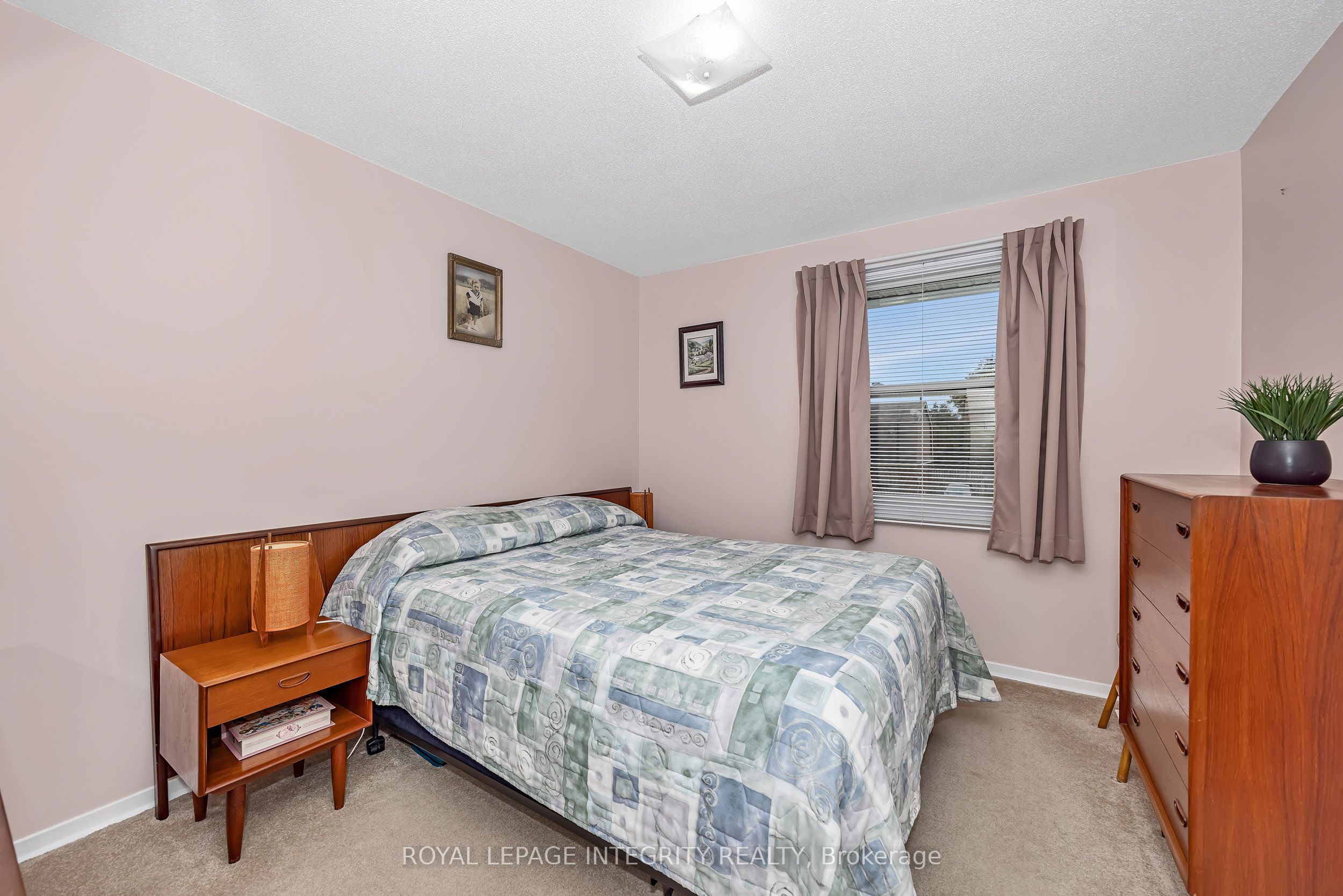 262 Edward Street S Property Photo 19