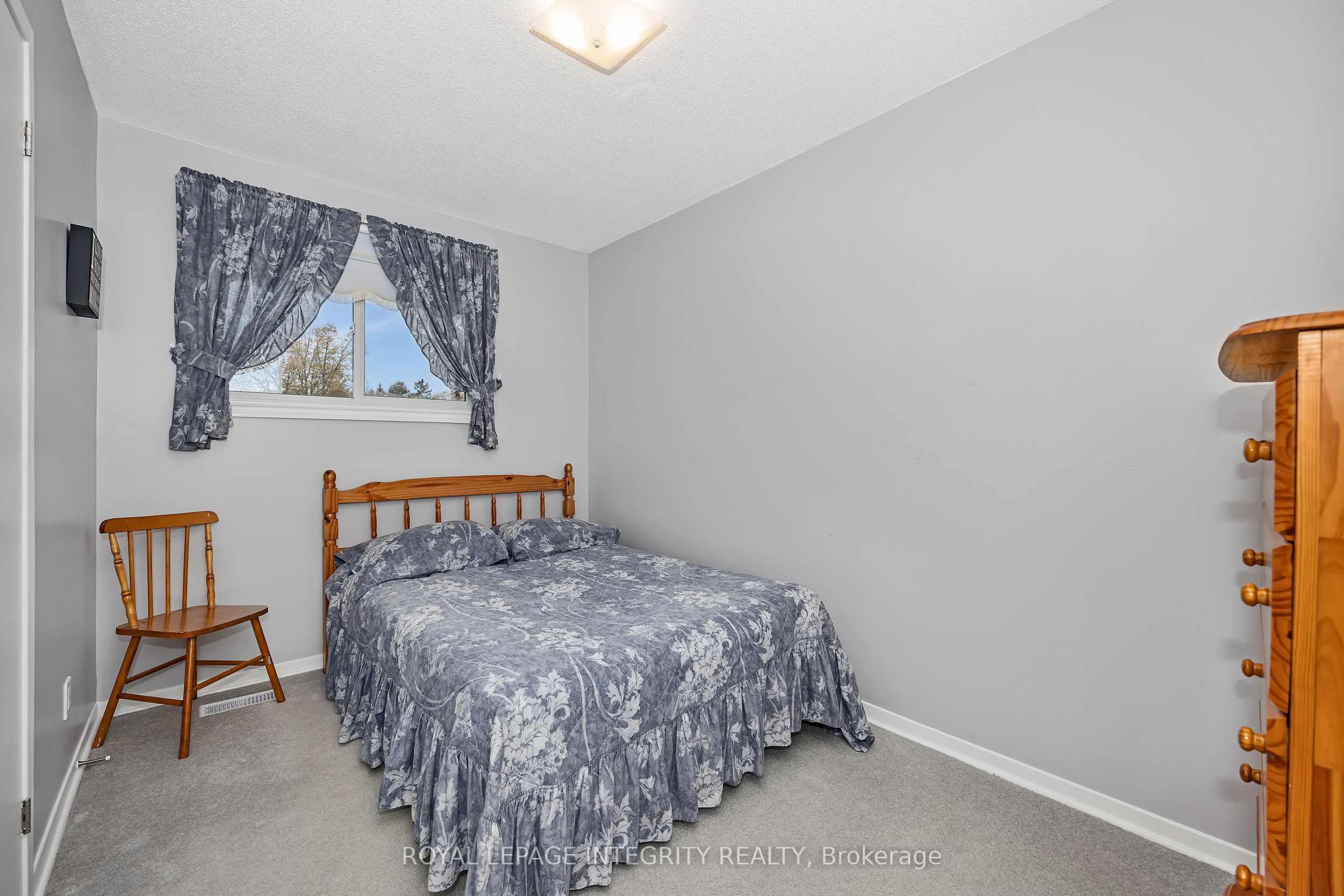 262 Edward Street S Property Photo 21