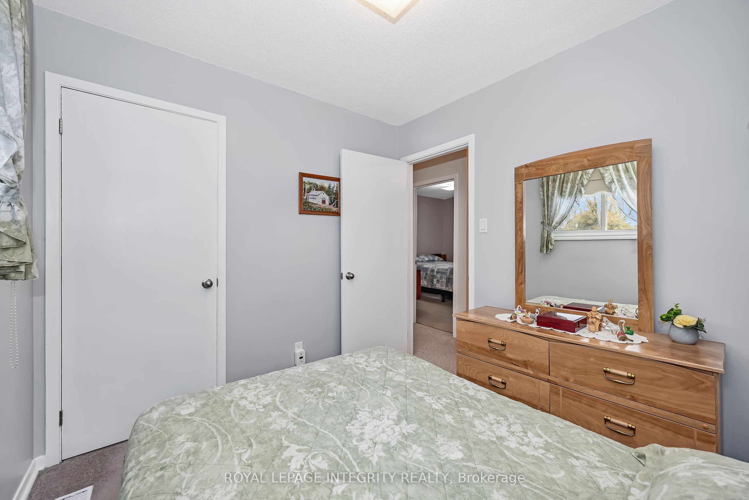 262 Edward Street S Property Photo 24