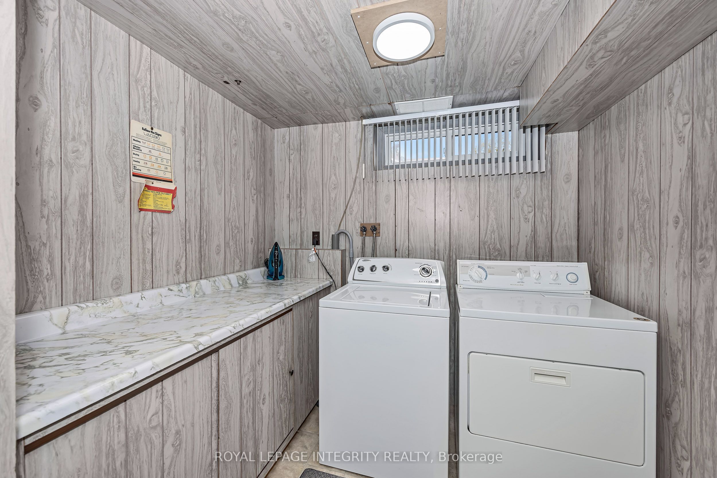 262 Edward Street S Property Photo 32