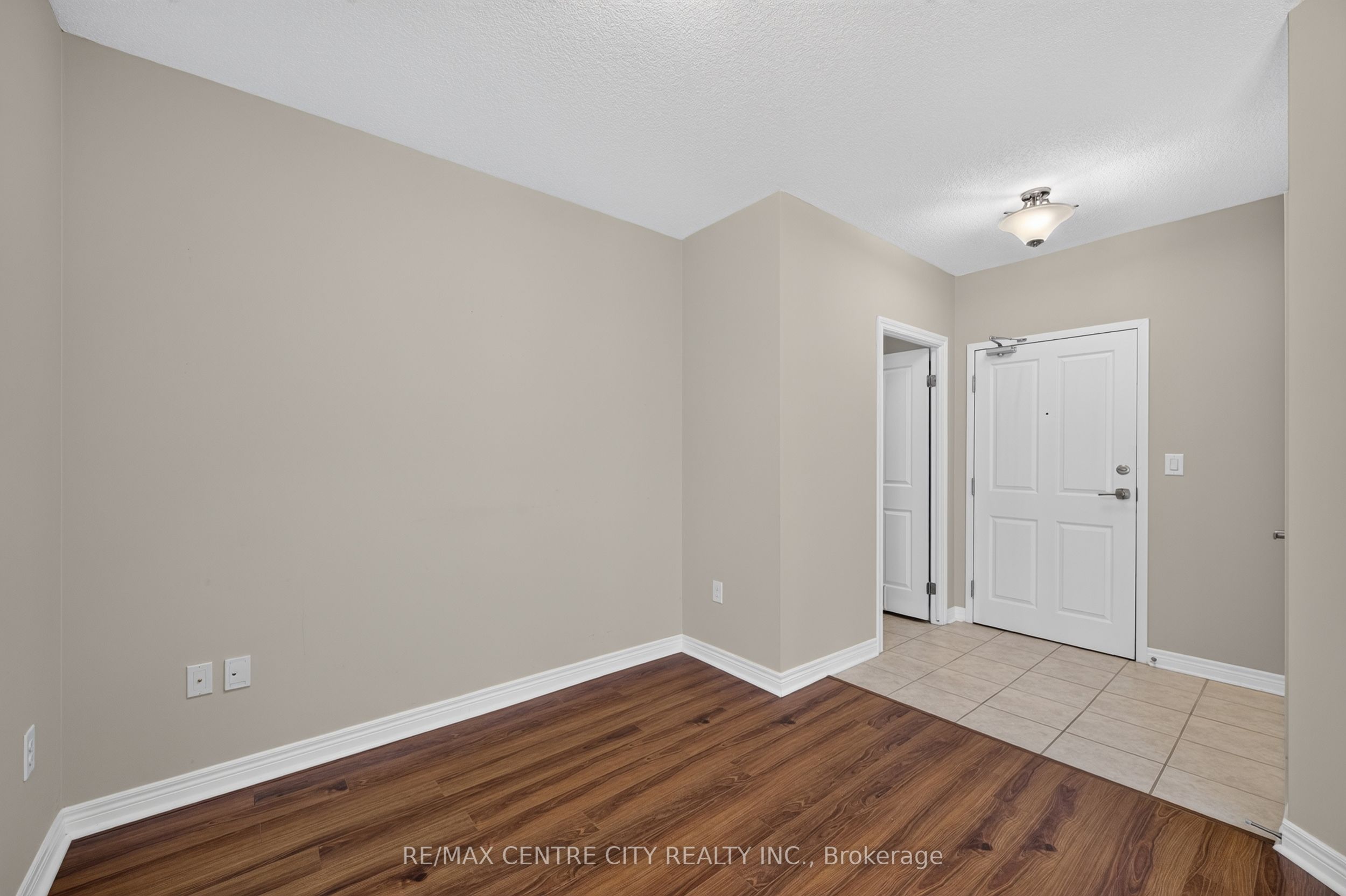 1030 Coronation Drive 413 Property Photo 7