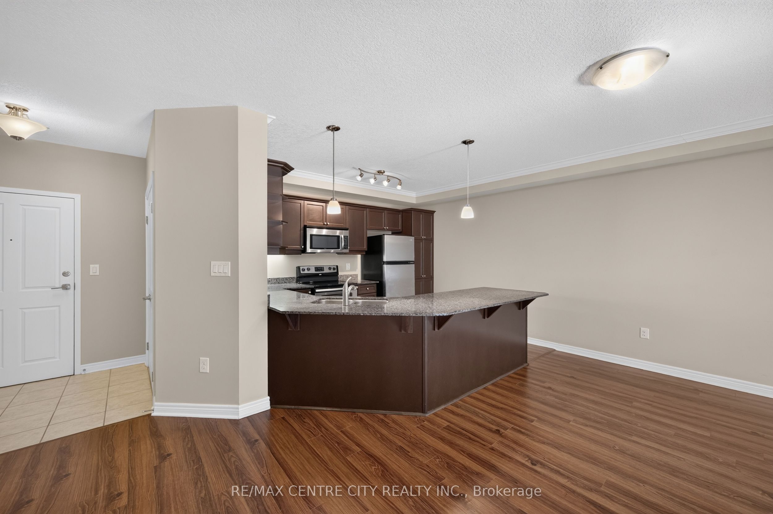 1030 Coronation Drive 413 Property Photo 14