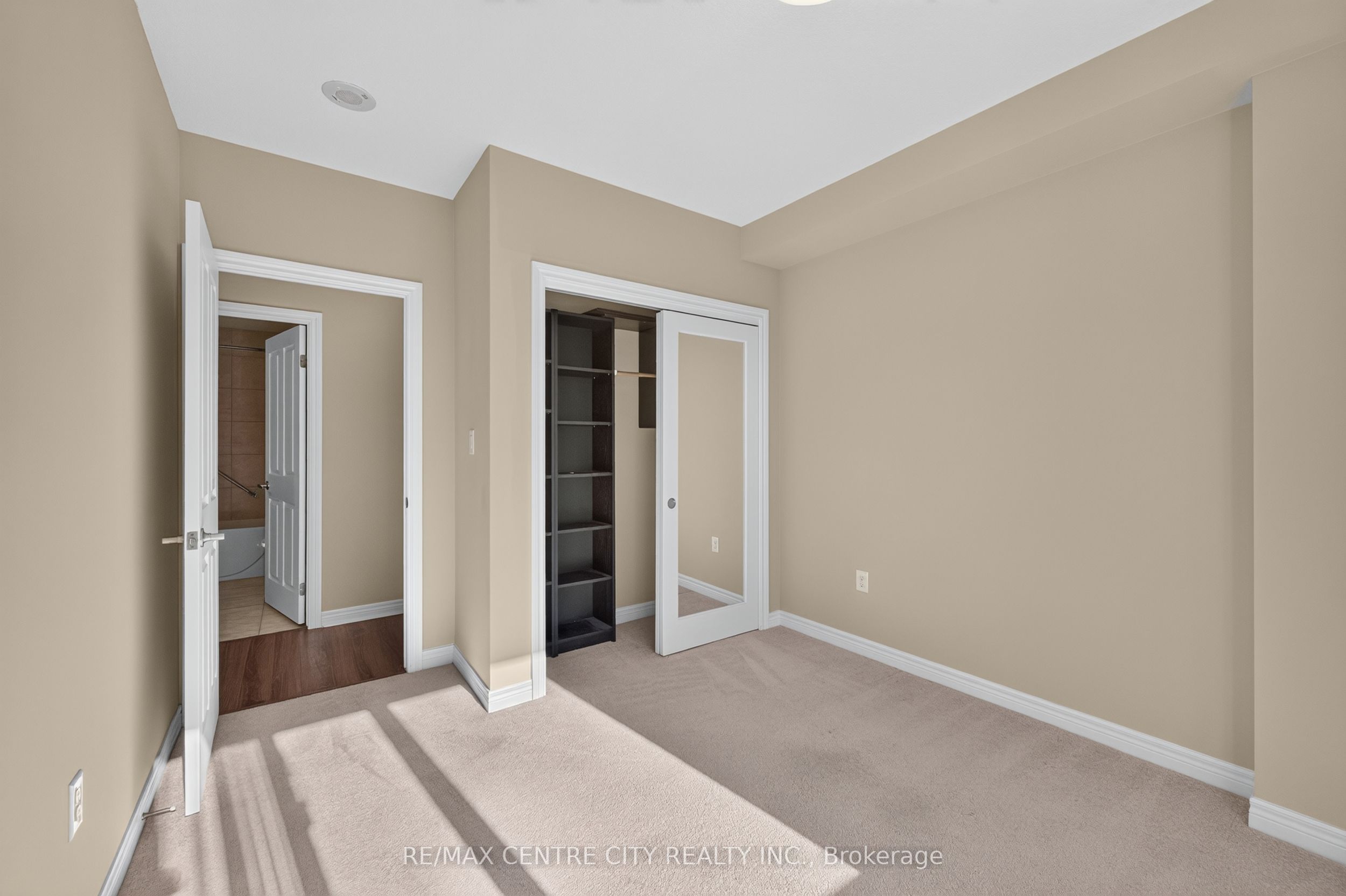 1030 Coronation Drive 413 Property Photo 16