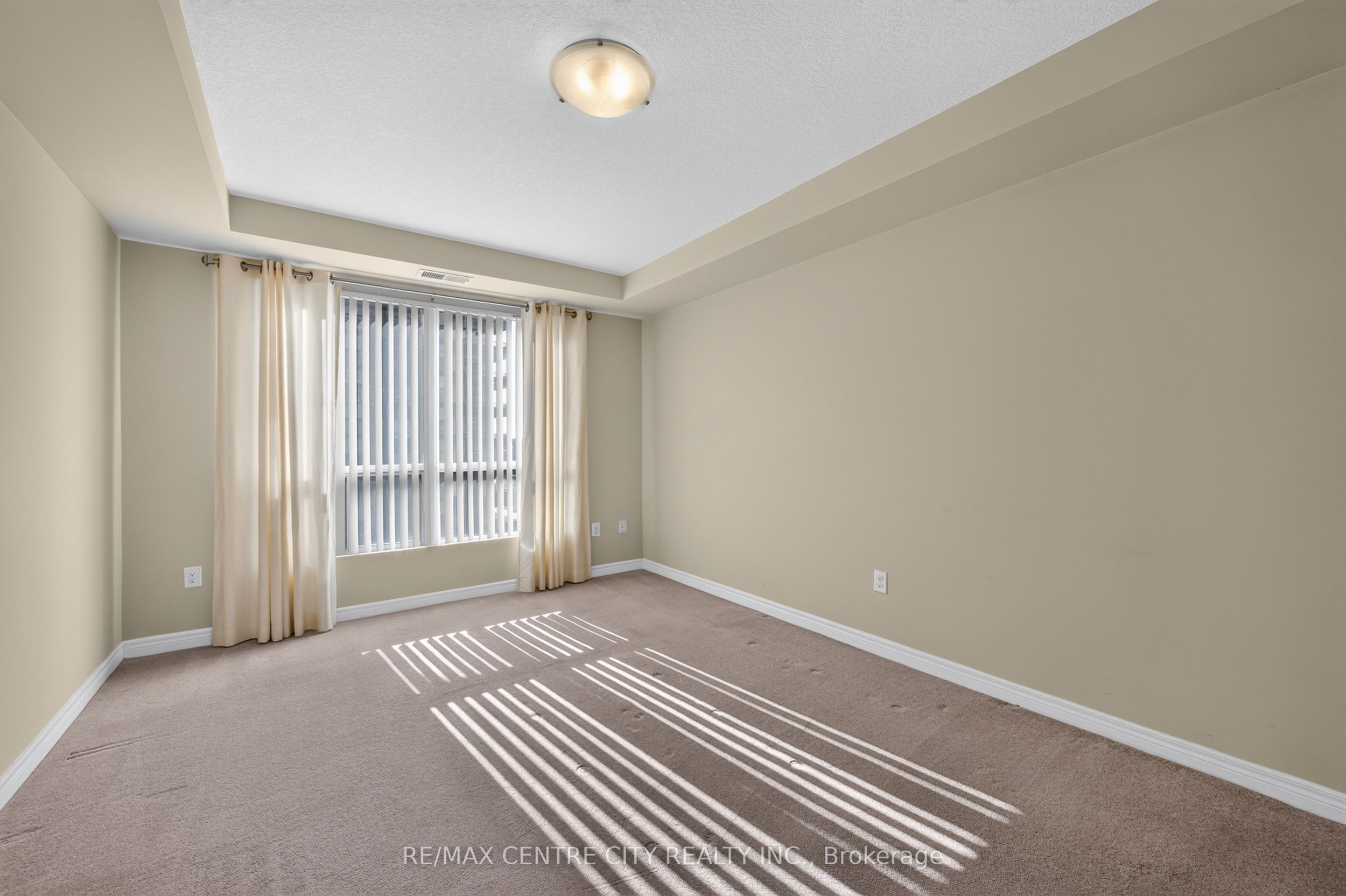 1030 Coronation Drive 413 Property Photo 18