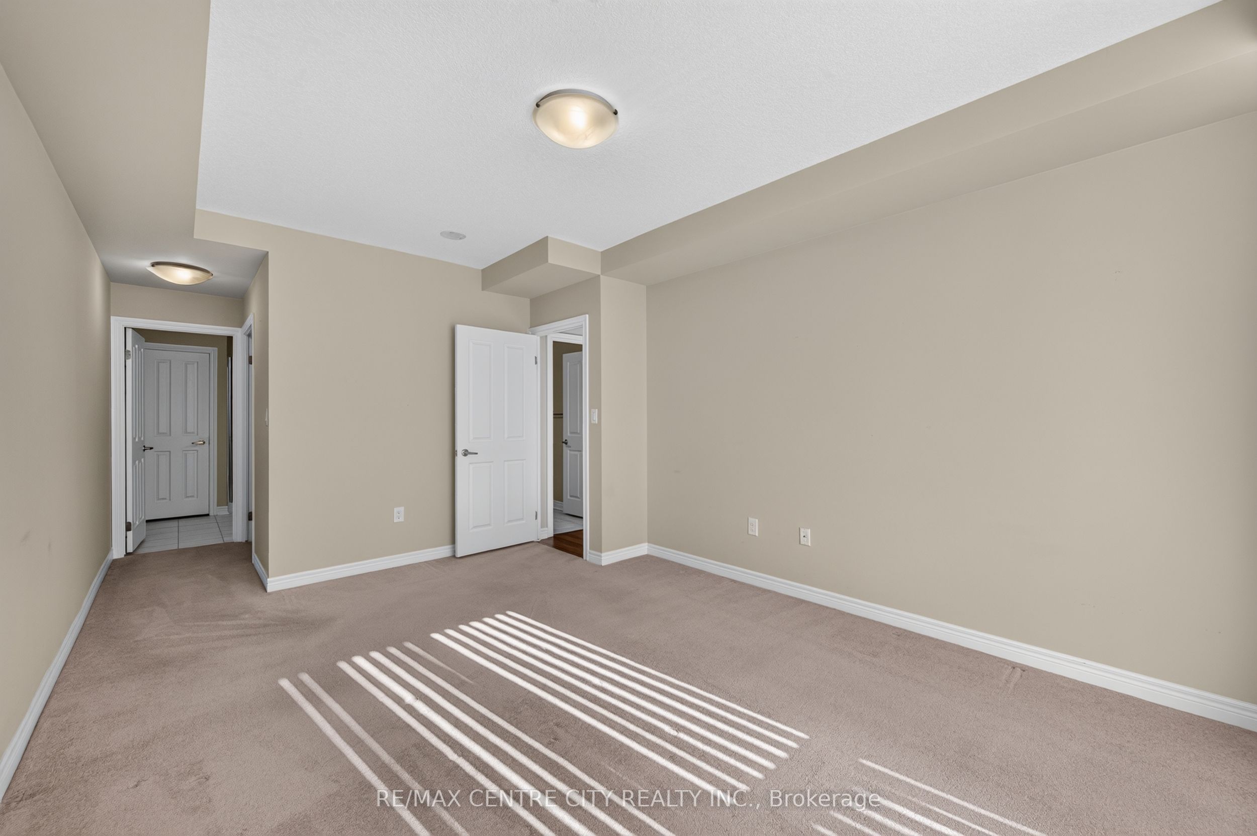 1030 Coronation Drive 413 Property Photo 19
