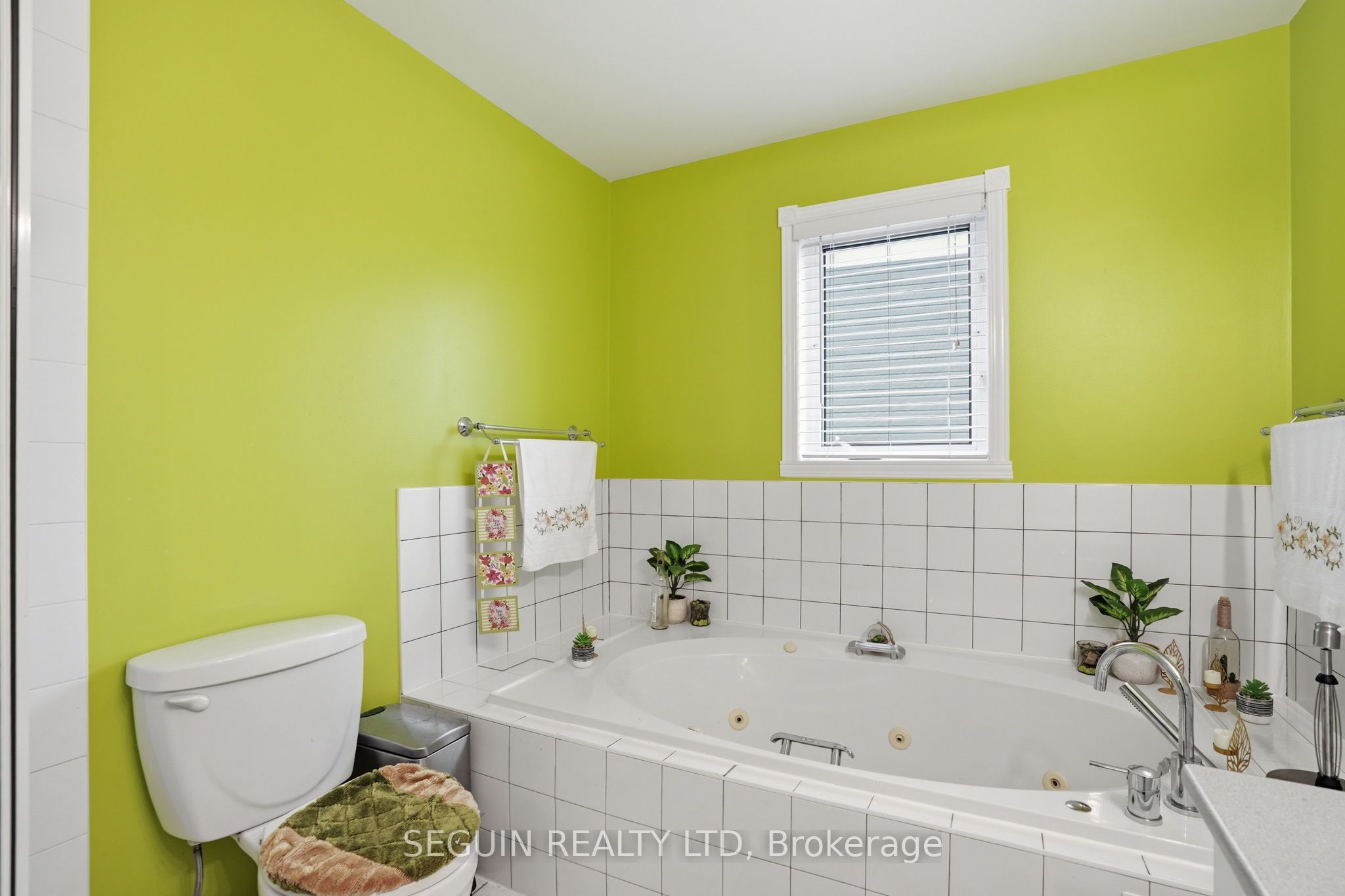 650 Berthiaume Street Property Photo 22
