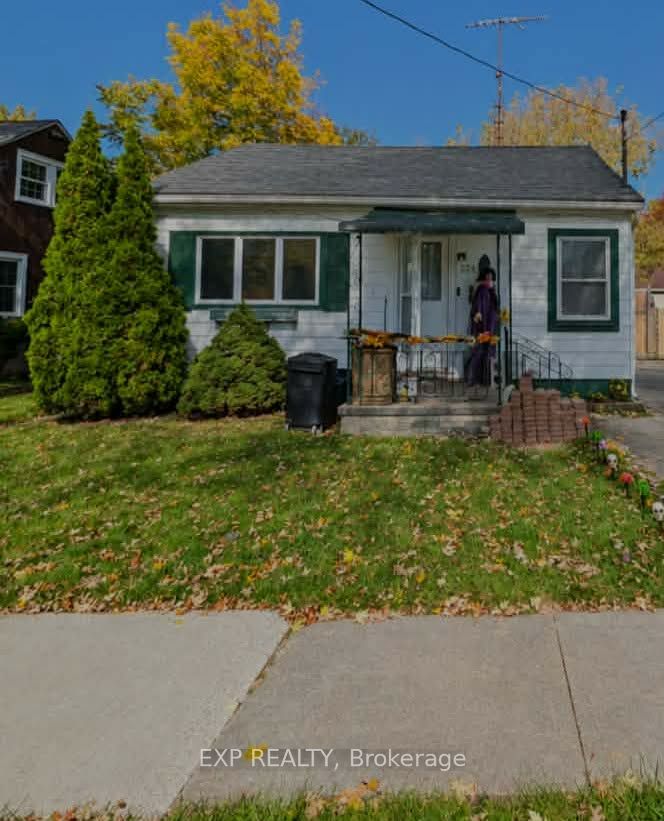 221 Henrietta Street N Property Photo 1