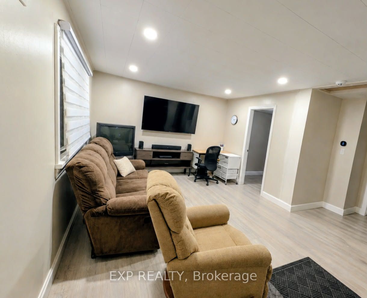 221 Henrietta Street N Property Photo 2