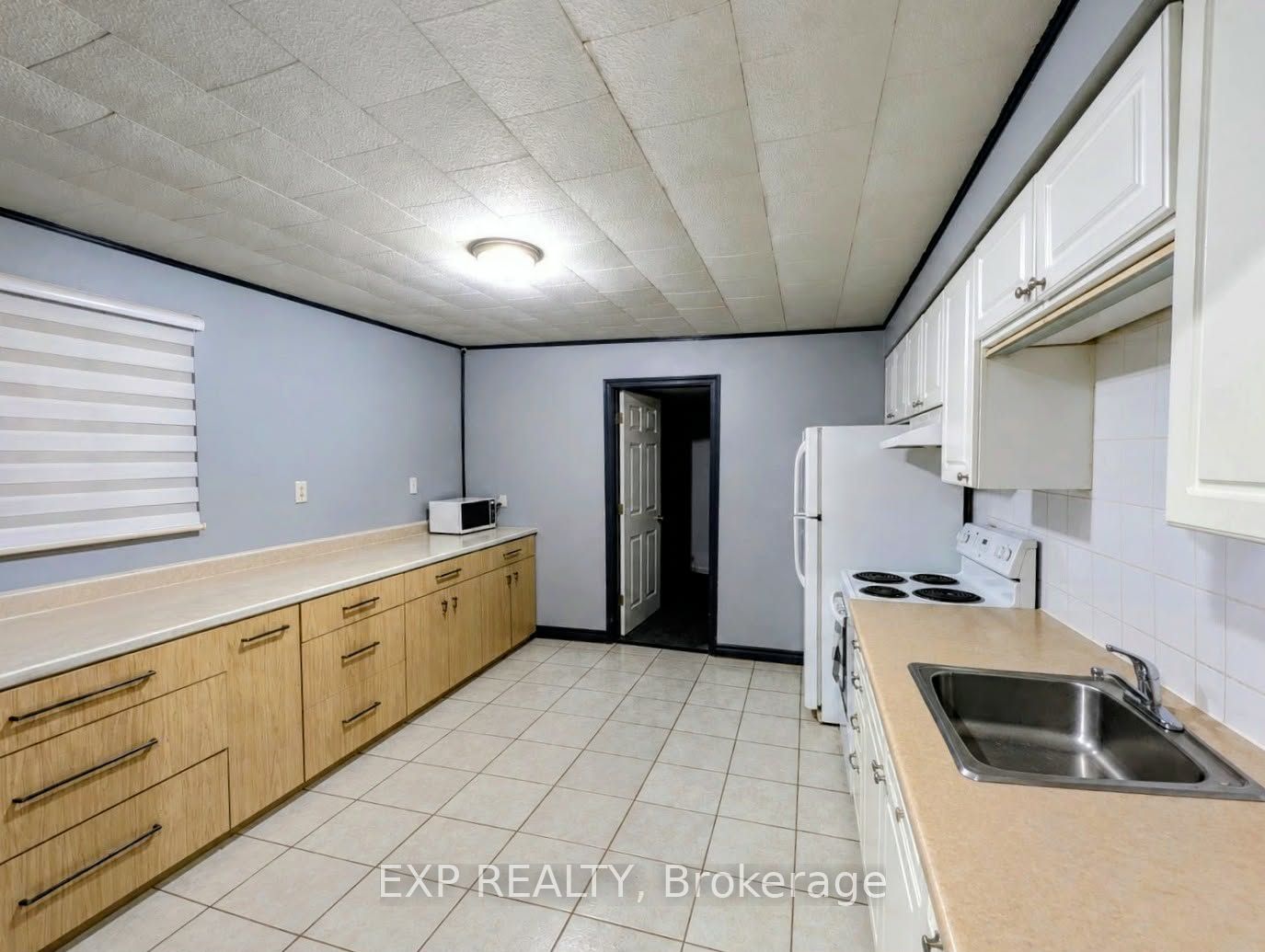 221 Henrietta Street N Property Photo 3