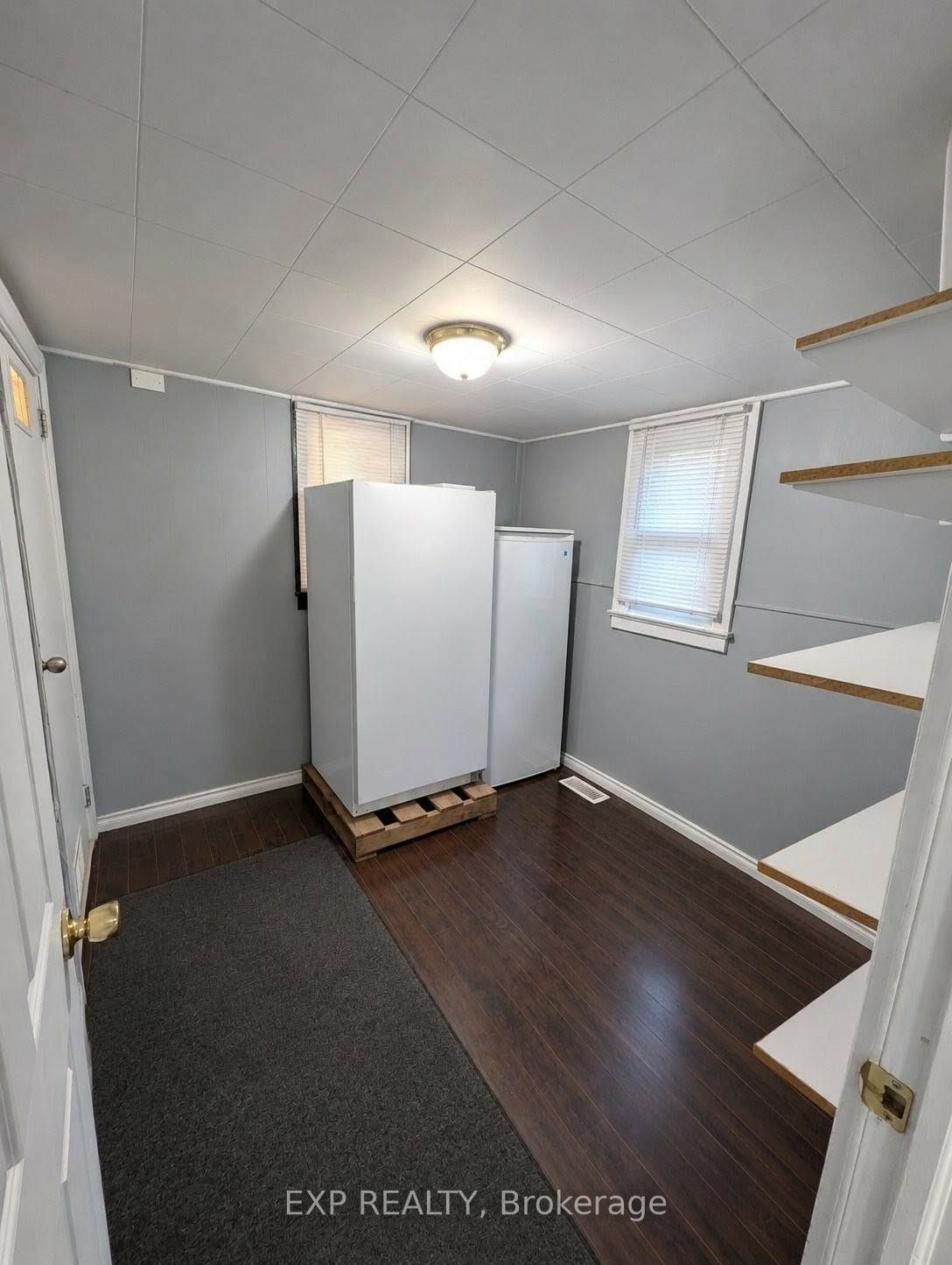 221 Henrietta Street N Property Photo 5