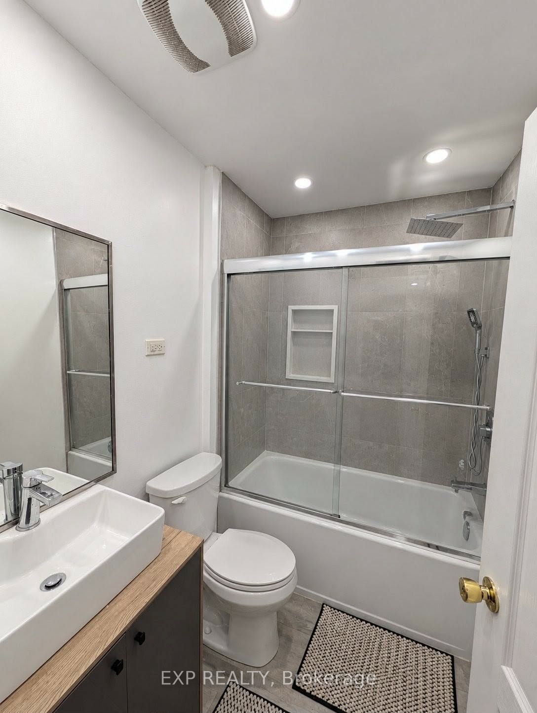 221 Henrietta Street N Property Photo 6