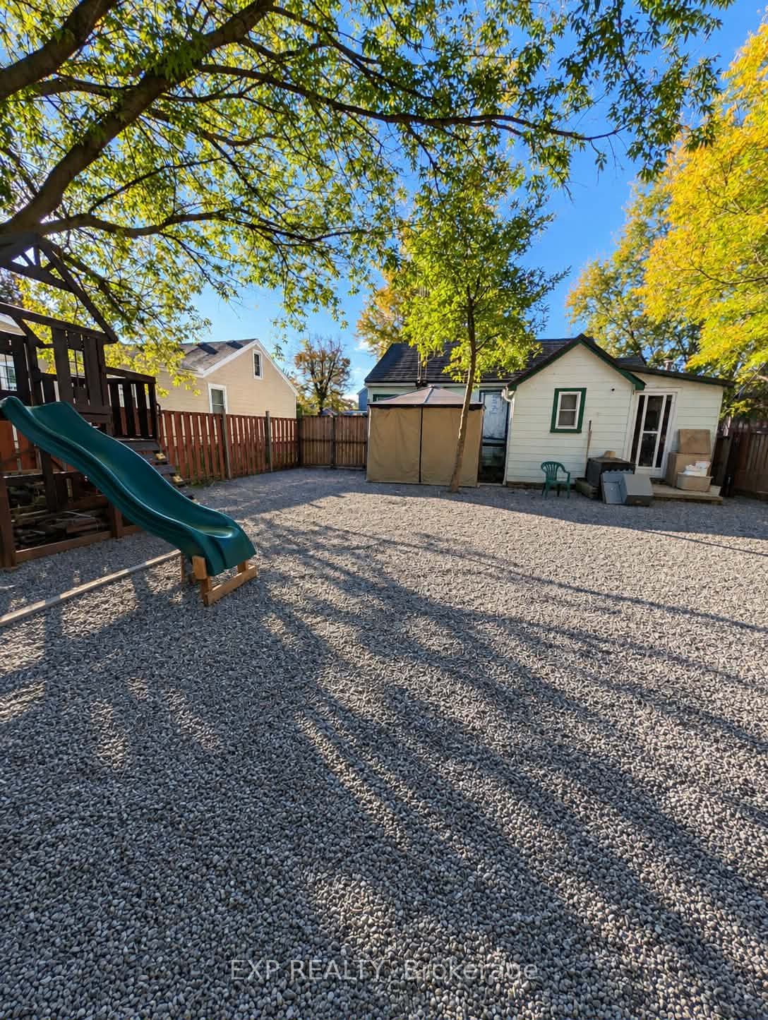 221 Henrietta Street N Property Photo 8
