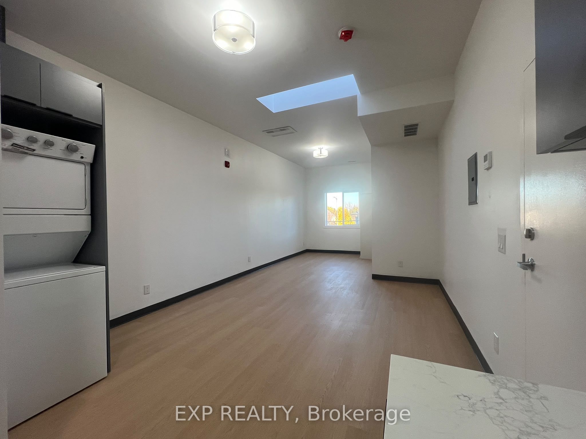 264-268 Ottawa Street N 1 Property Photo 3