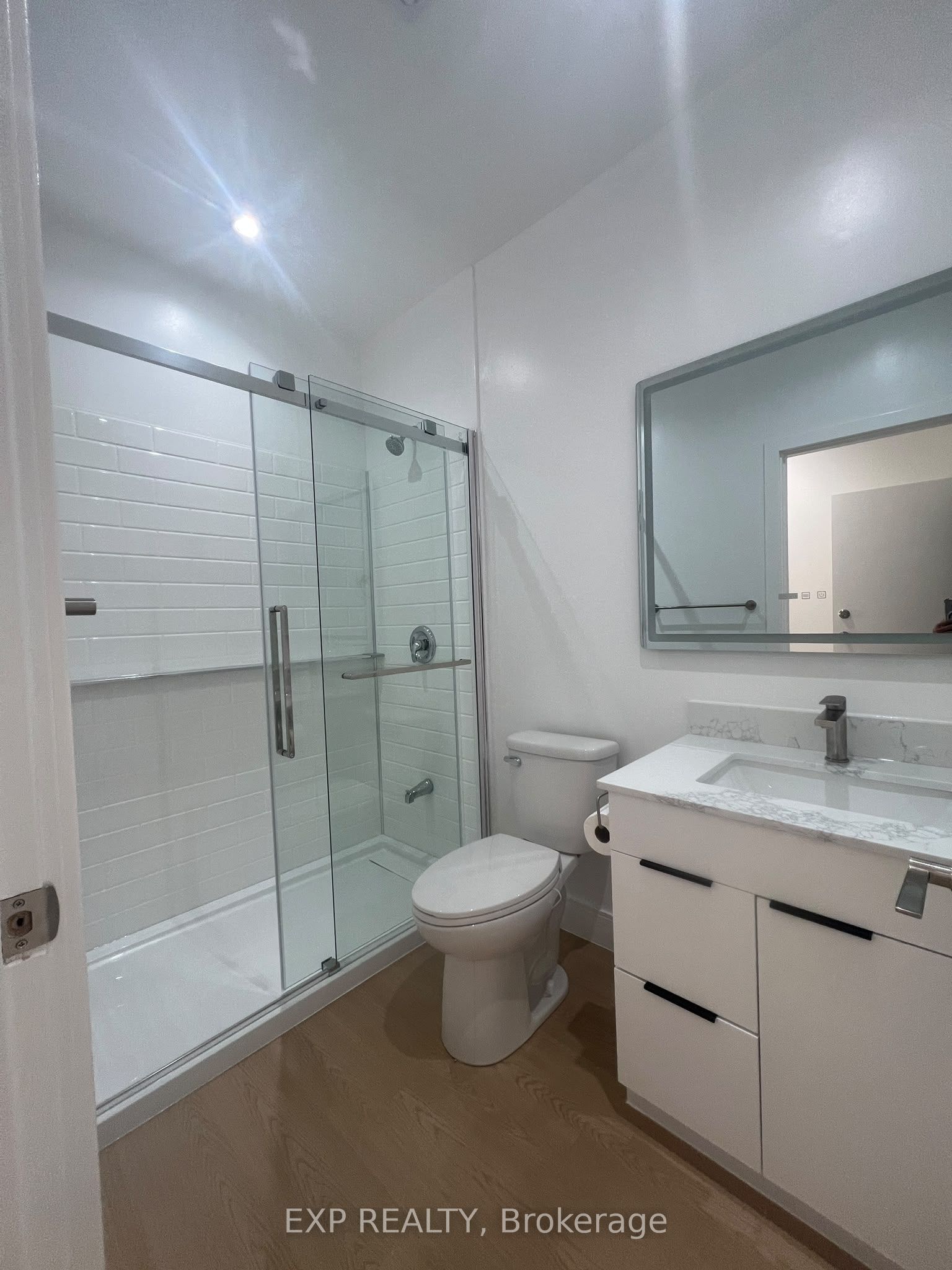 264-268 Ottawa Street N 4 Property Photo 6