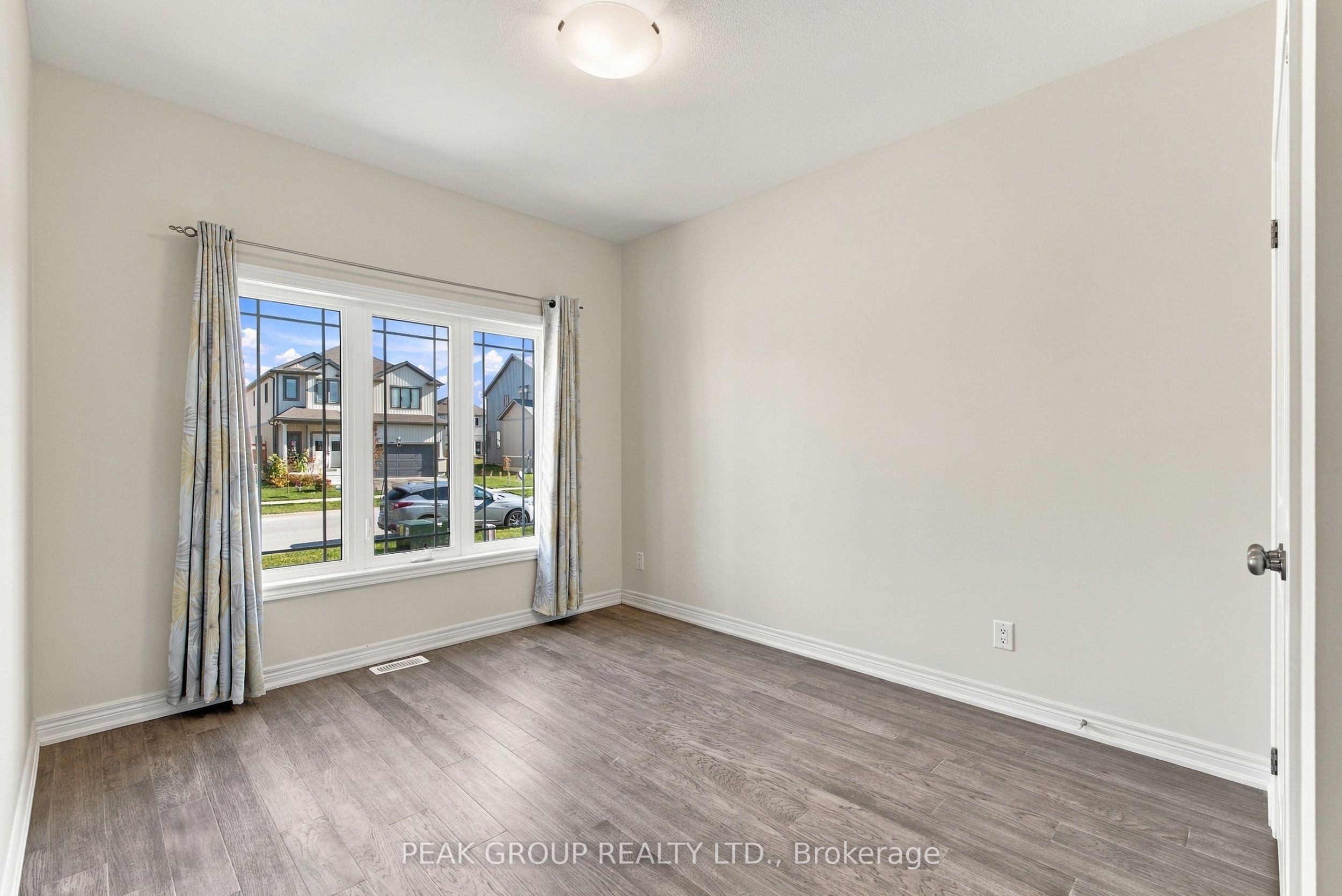 21 Barker Parkway Property Photo 3