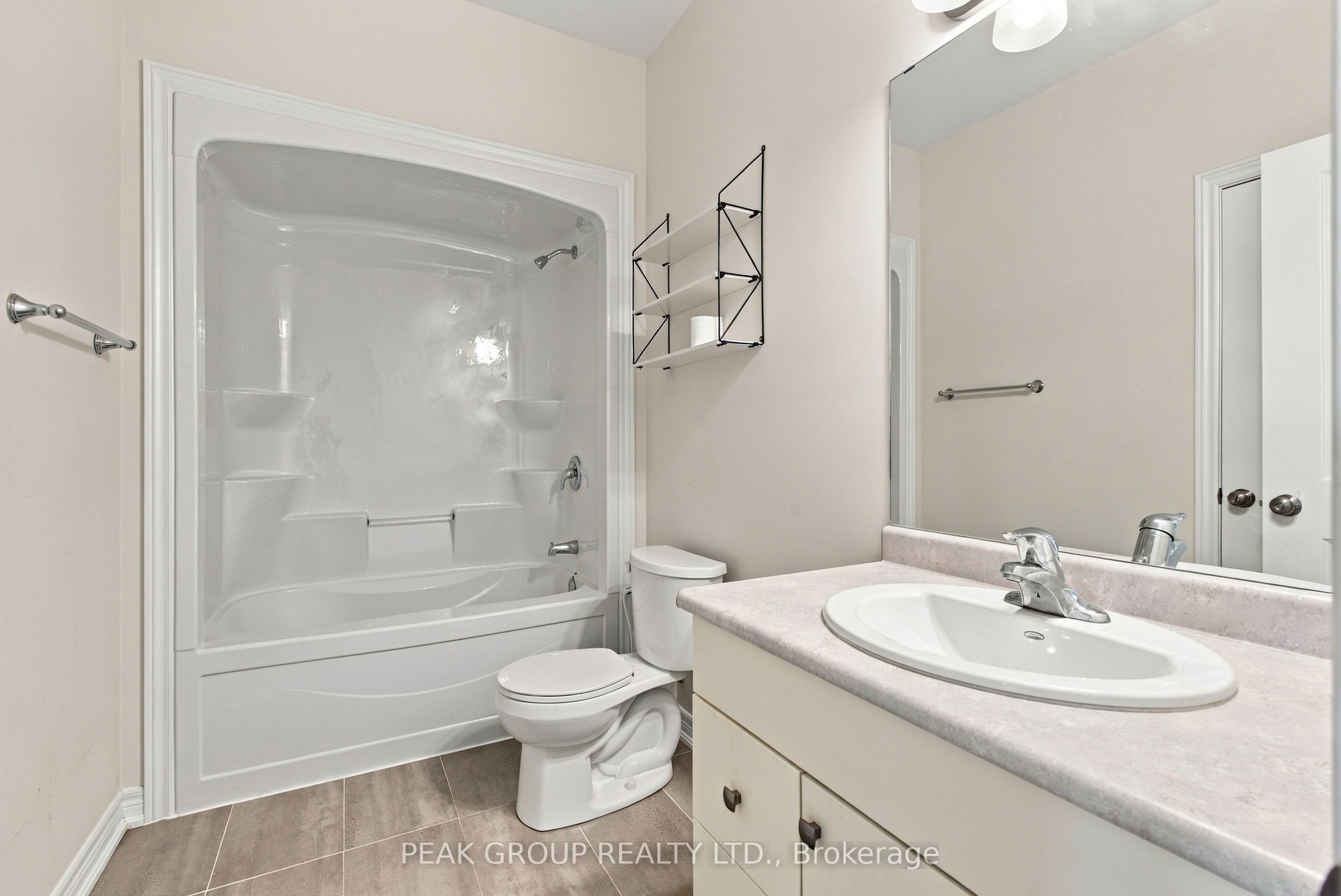 21 Barker Parkway Property Photo 4