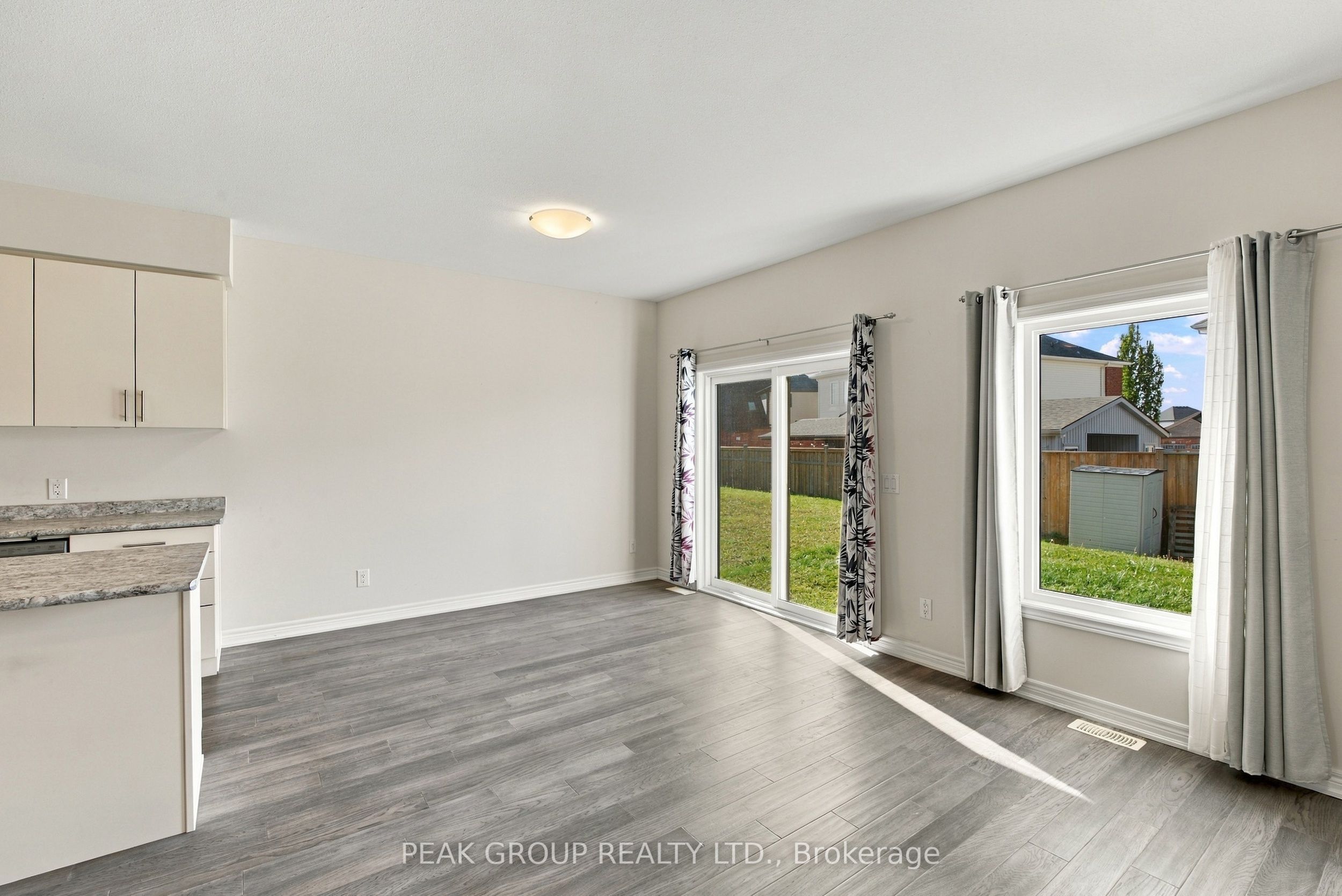 21 Barker Parkway Property Photo 11