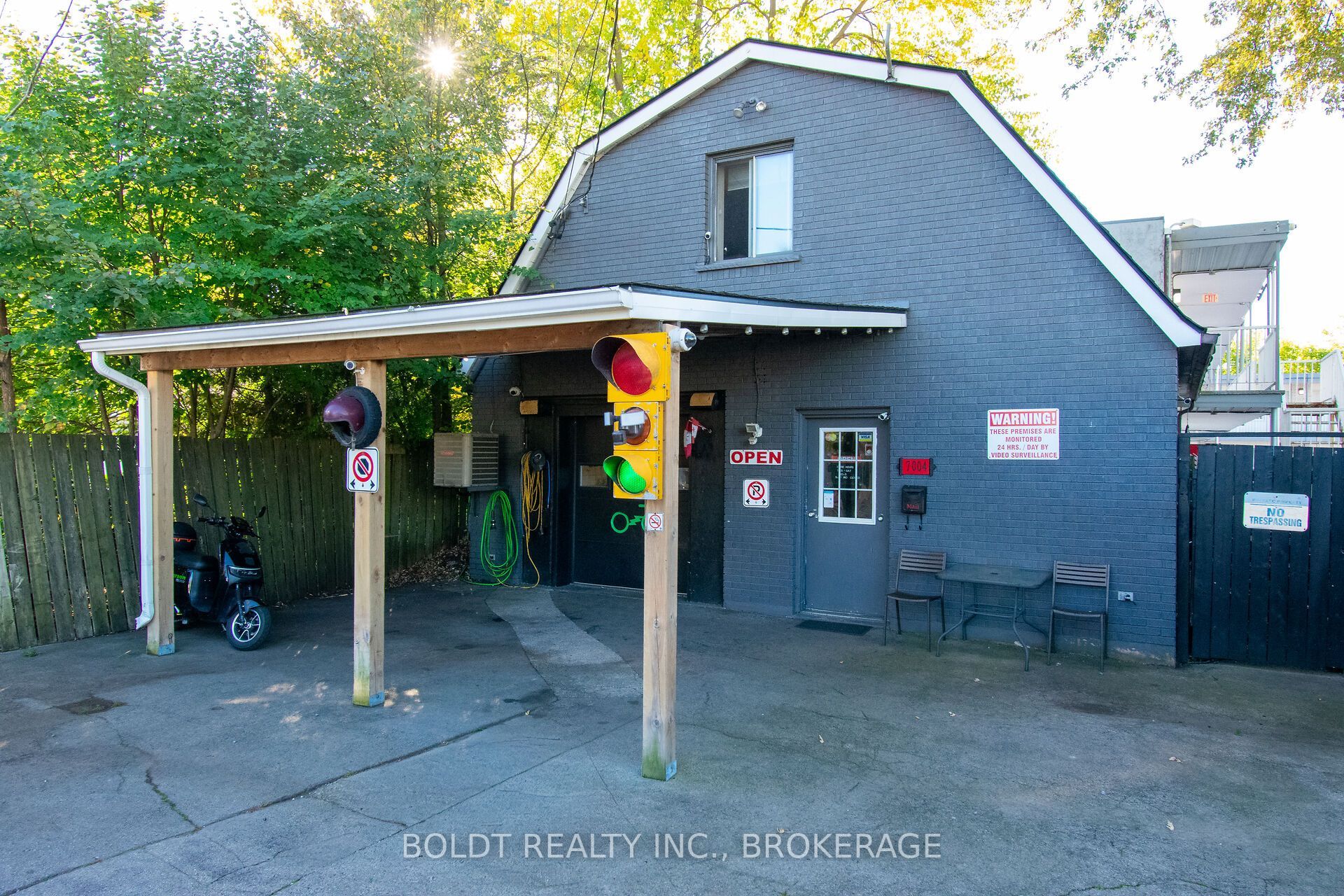 7004 Lundys Lane Property Photo 1