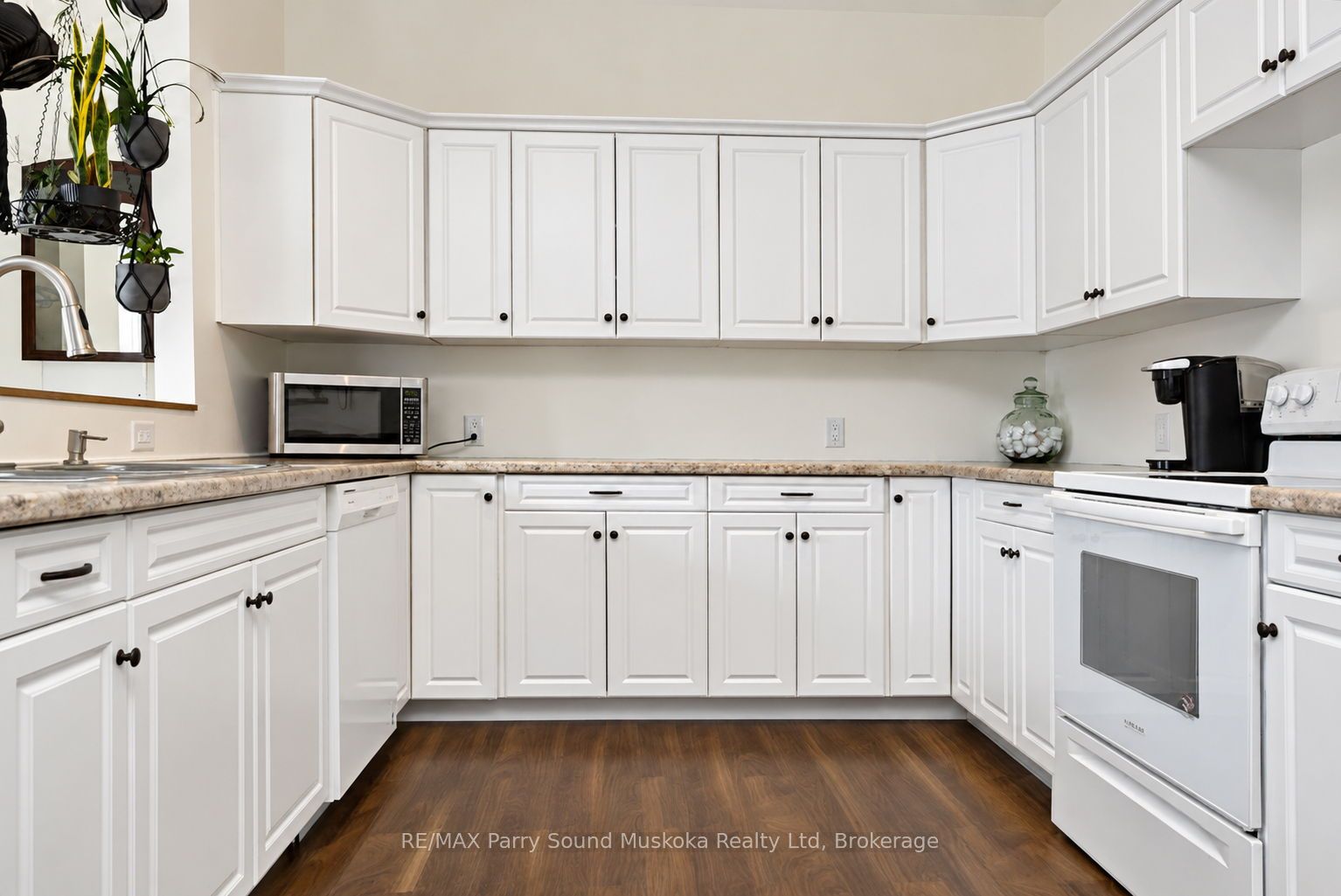 50 Bowes Street Property Photo 7