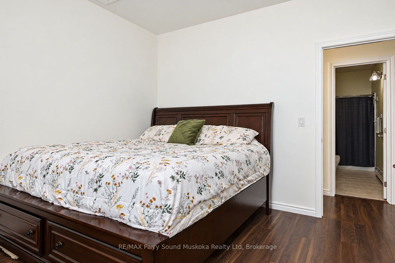 50 Bowes Street Property Photo 8